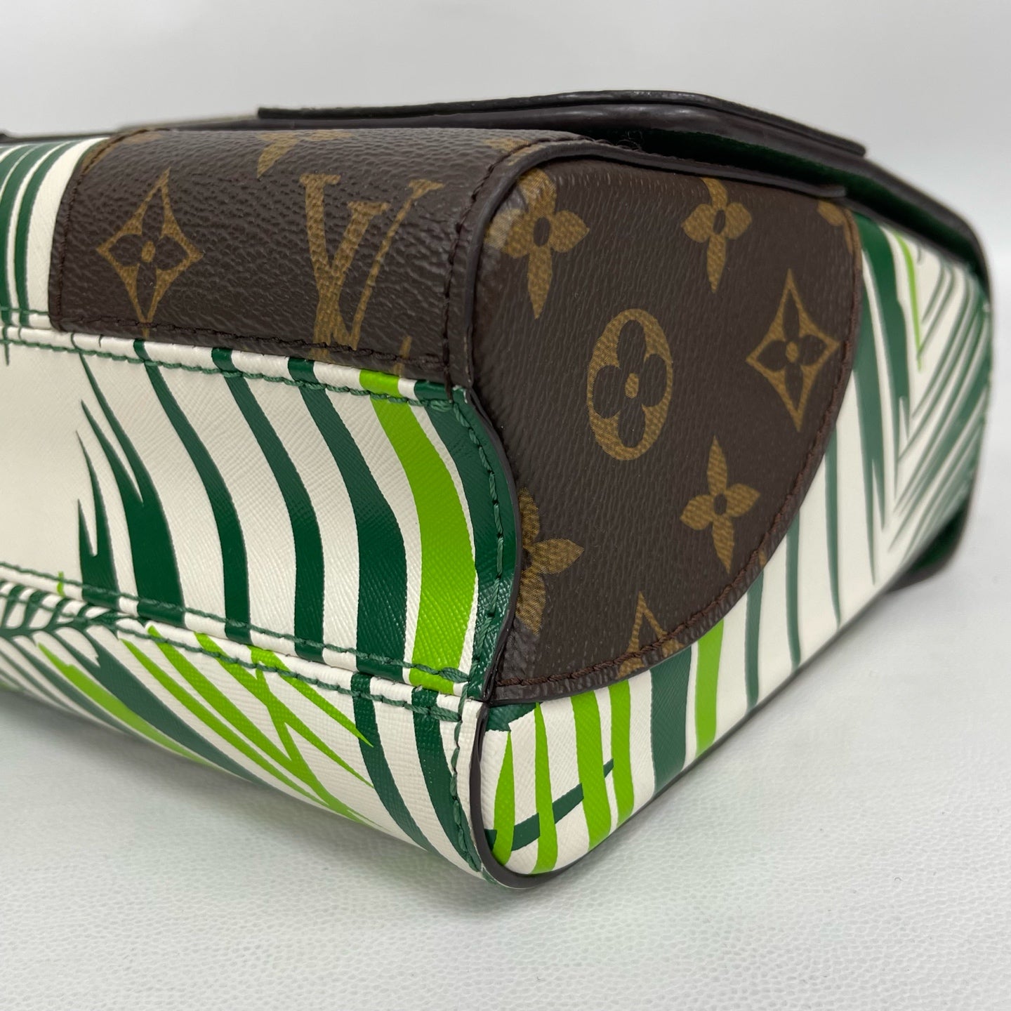 Louis Vuitton - Twist Bag Jungle Floral Limited Edition - Epi leather with Monogram coated canvas trim - White and Green with Brown Monogram and Gold-Tone Hardware - (Medium)