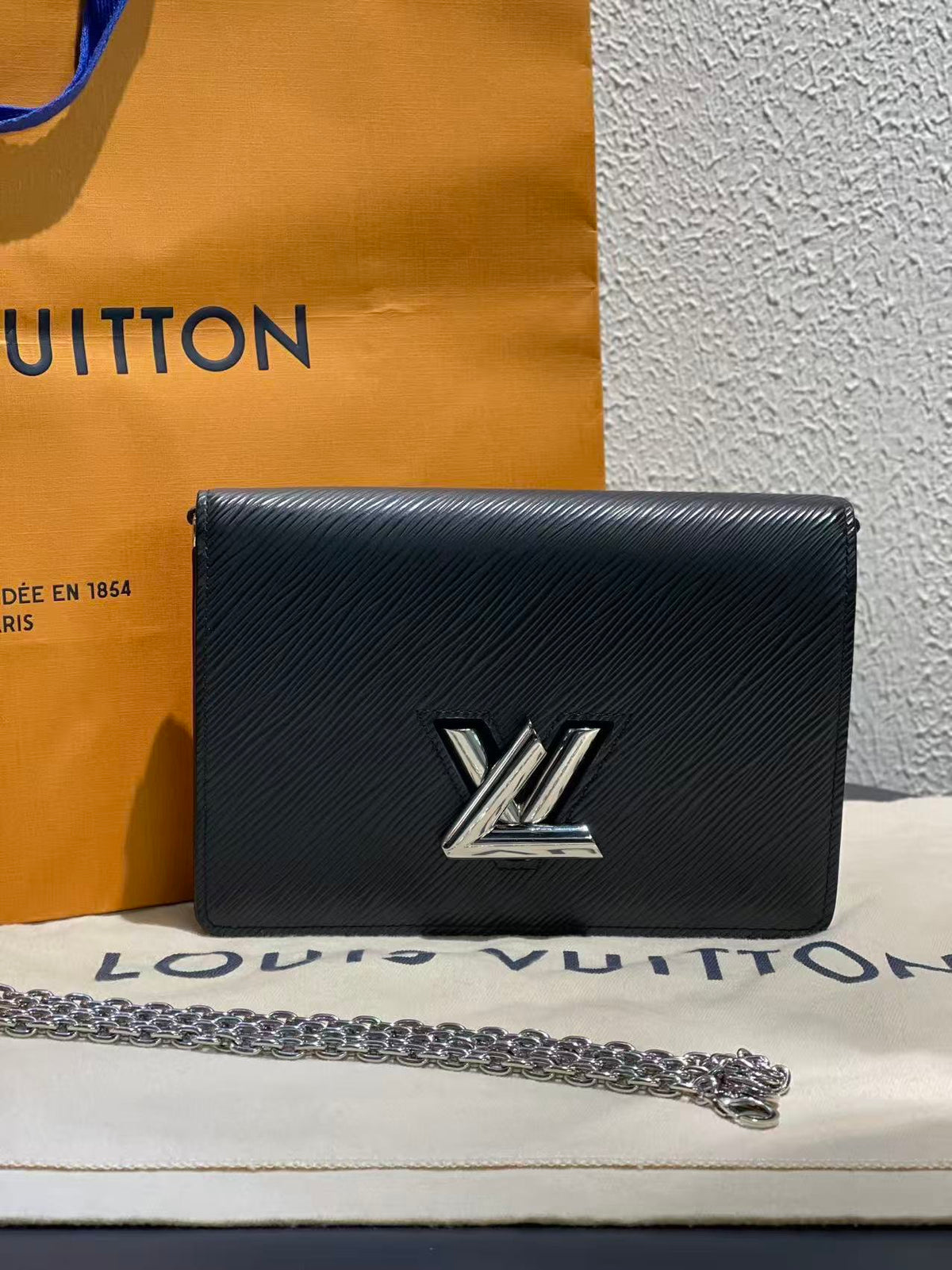 Louis Vuitton - Twist Belt - Leather - Black - (Small)