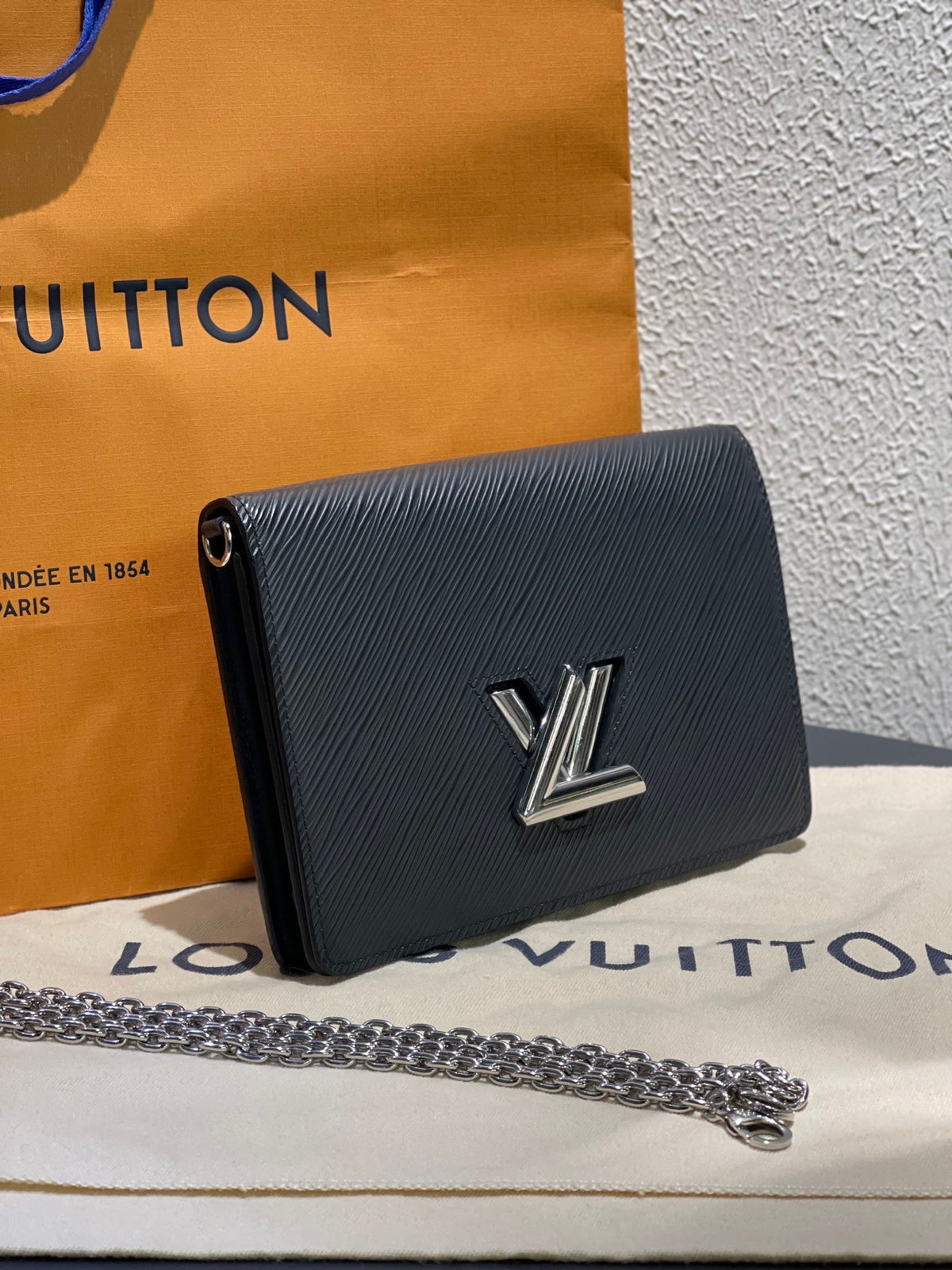 Louis Vuitton - Twist Belt - Leather - Black - (Small)
