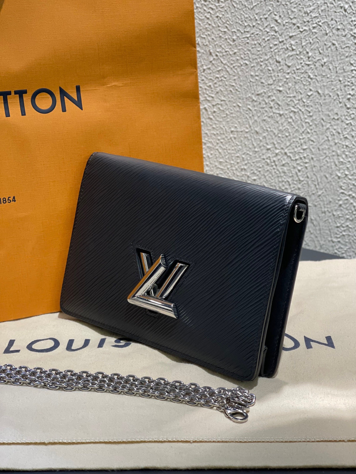Louis Vuitton - Twist Belt - Leather - Black - (Small)