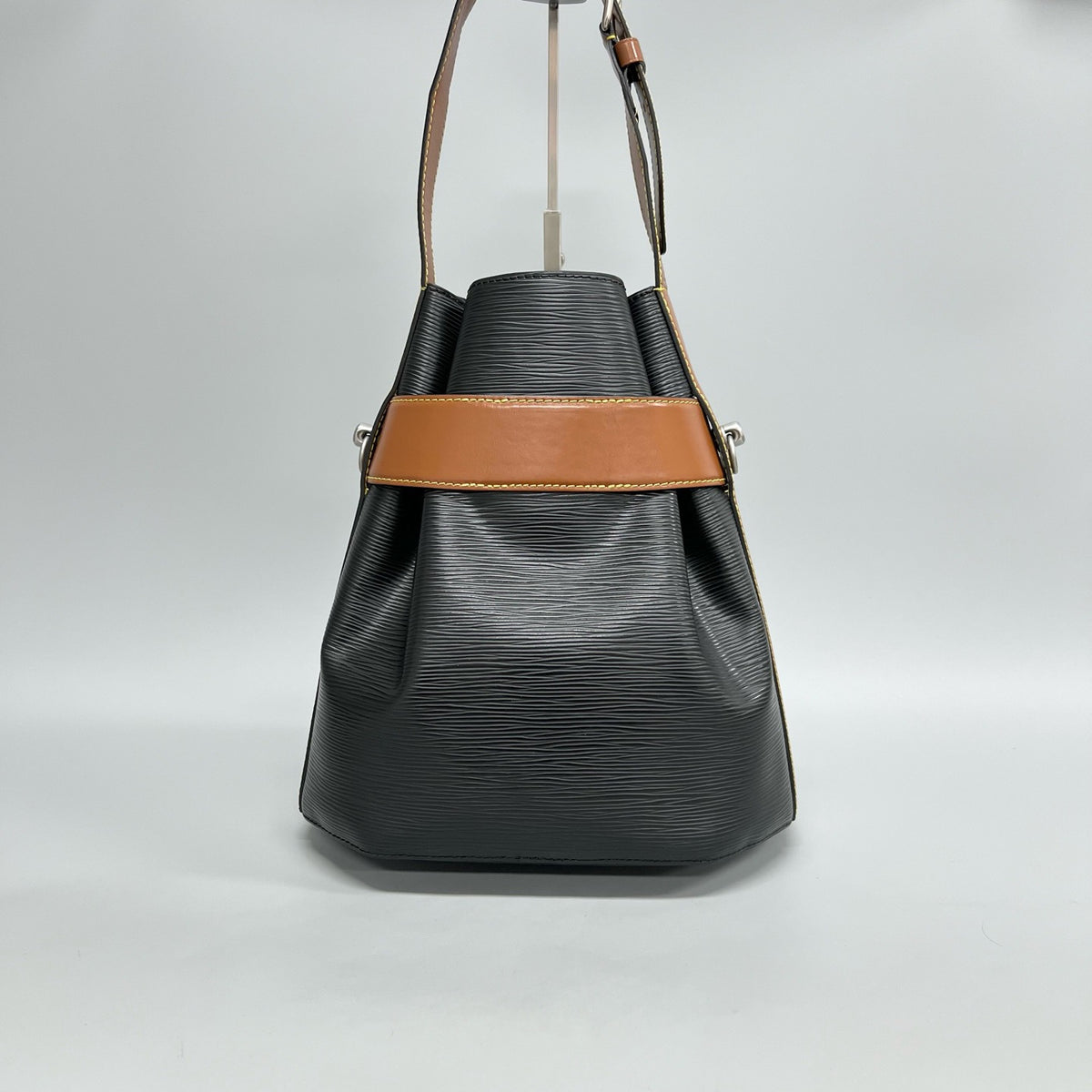 Louis Vuitton - Twist Bucket - Leather - Black - (medium)