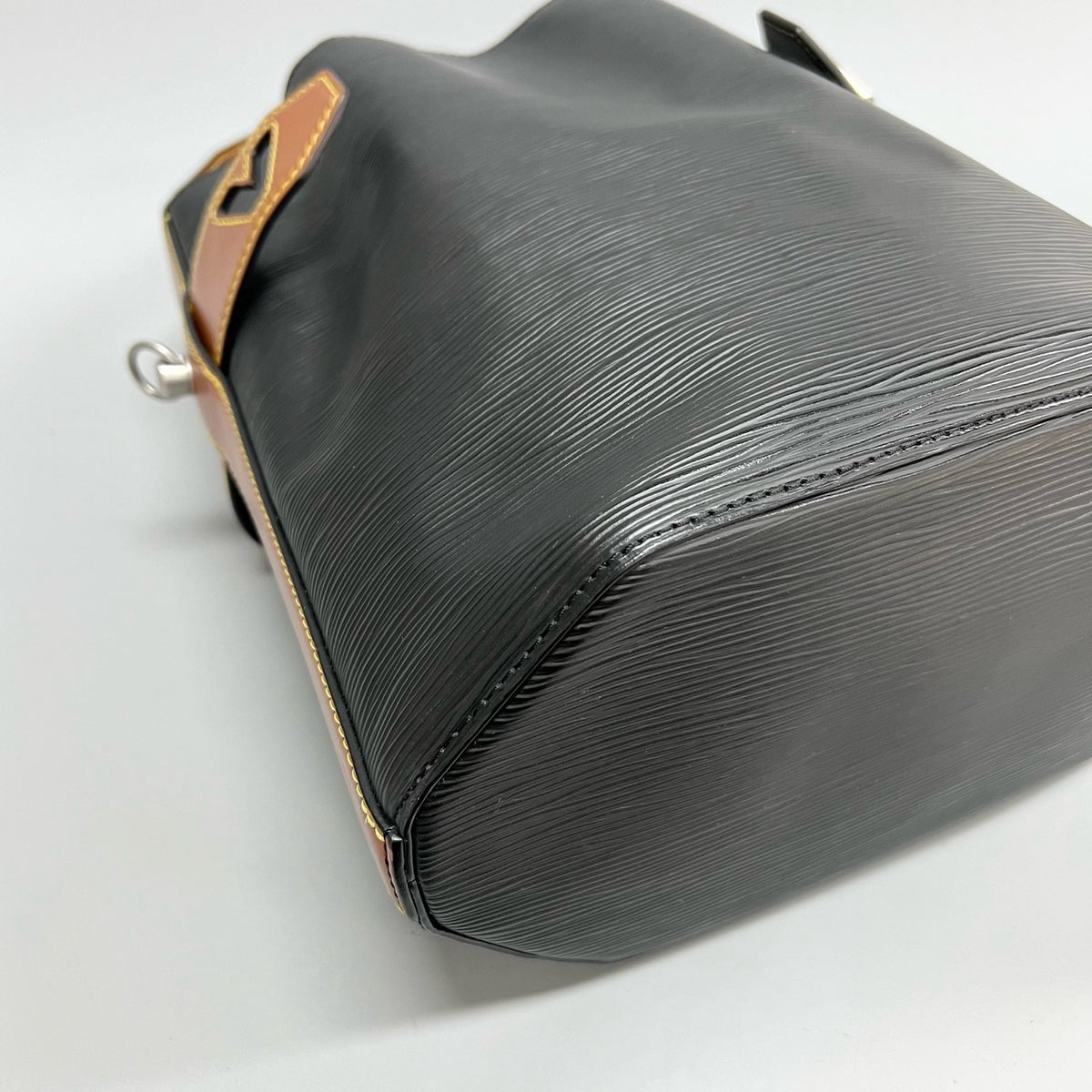 Louis Vuitton - Twist Bucket - Leather - Black - (medium)