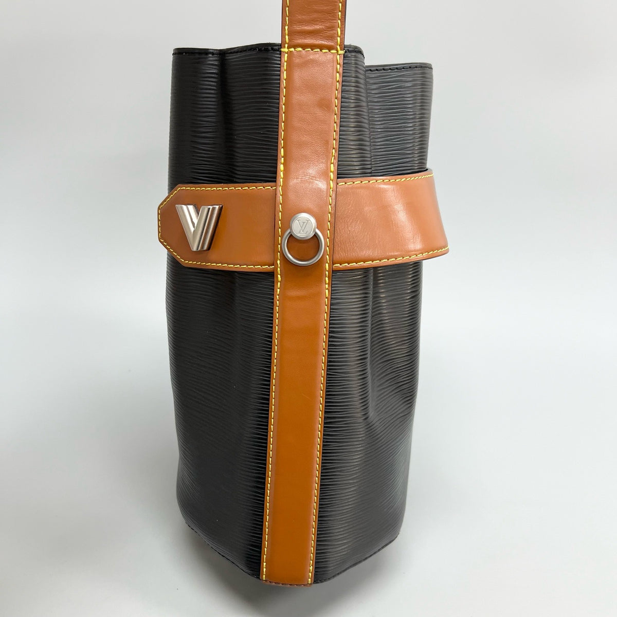 Louis Vuitton - Twist Bucket - Leather - Black - (medium)
