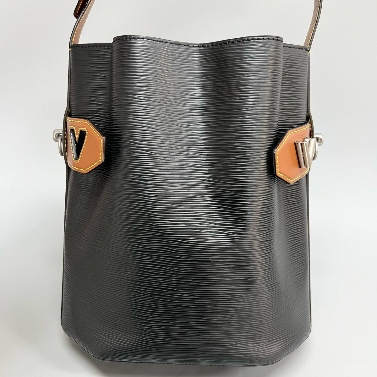Louis Vuitton - Twist Bucket - Leather - Black - (medium)