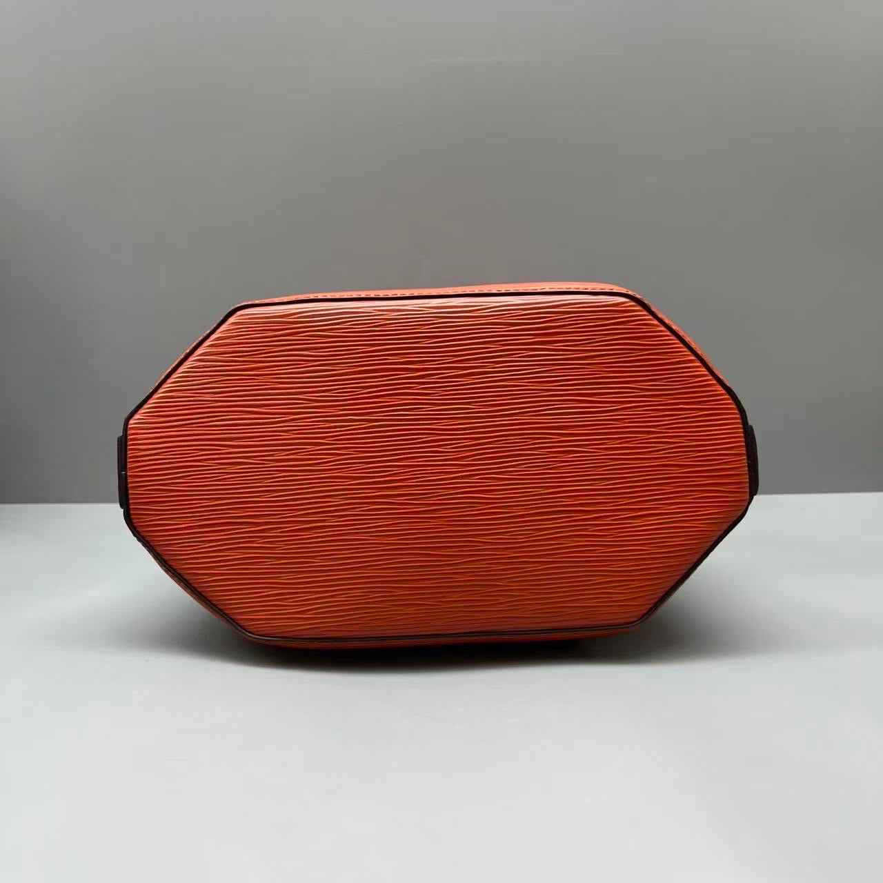 Louis Vuitton - Twist Bucket - Leather - Orange - (medium)
