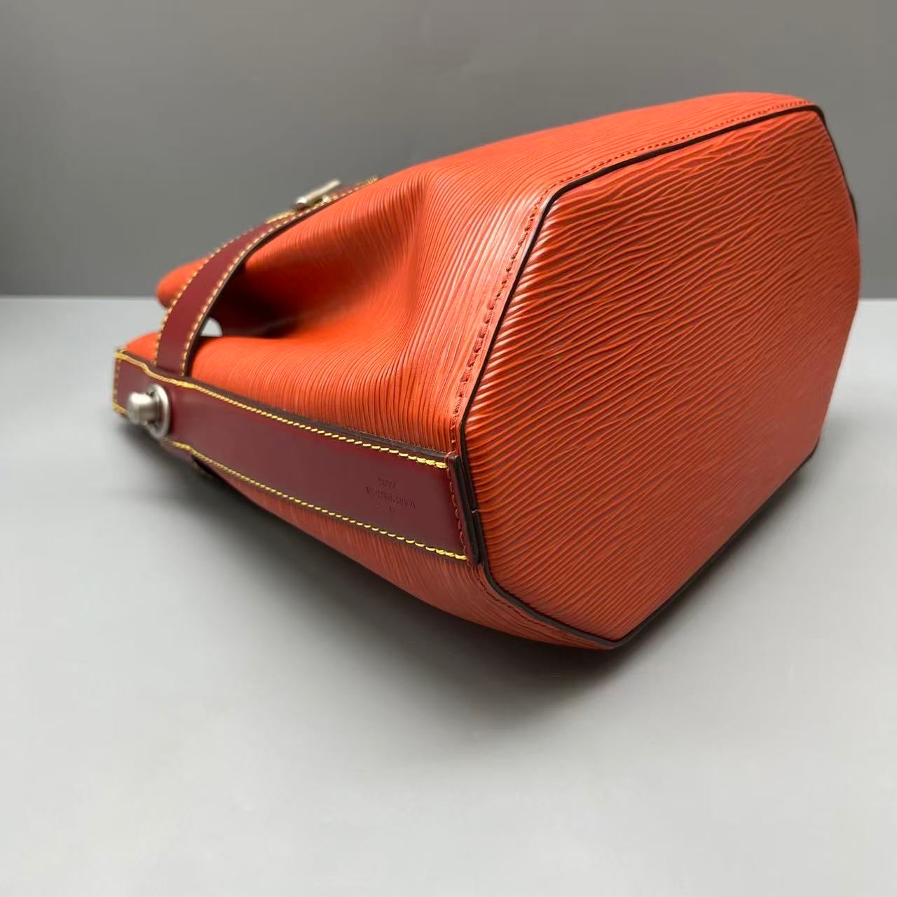 Louis Vuitton - Twist Bucket - Leather - Orange - (medium)