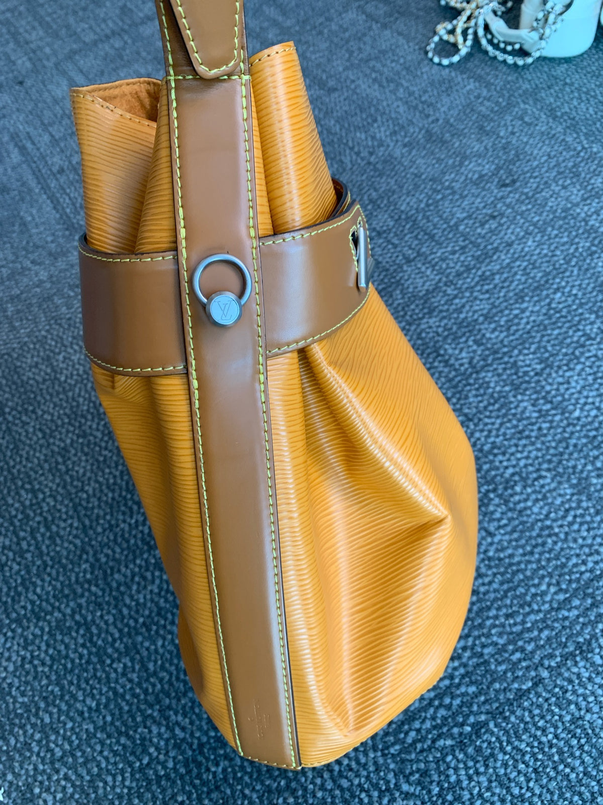 Louis Vuitton - Twist Bucket - Leather - Yellow - (medium)