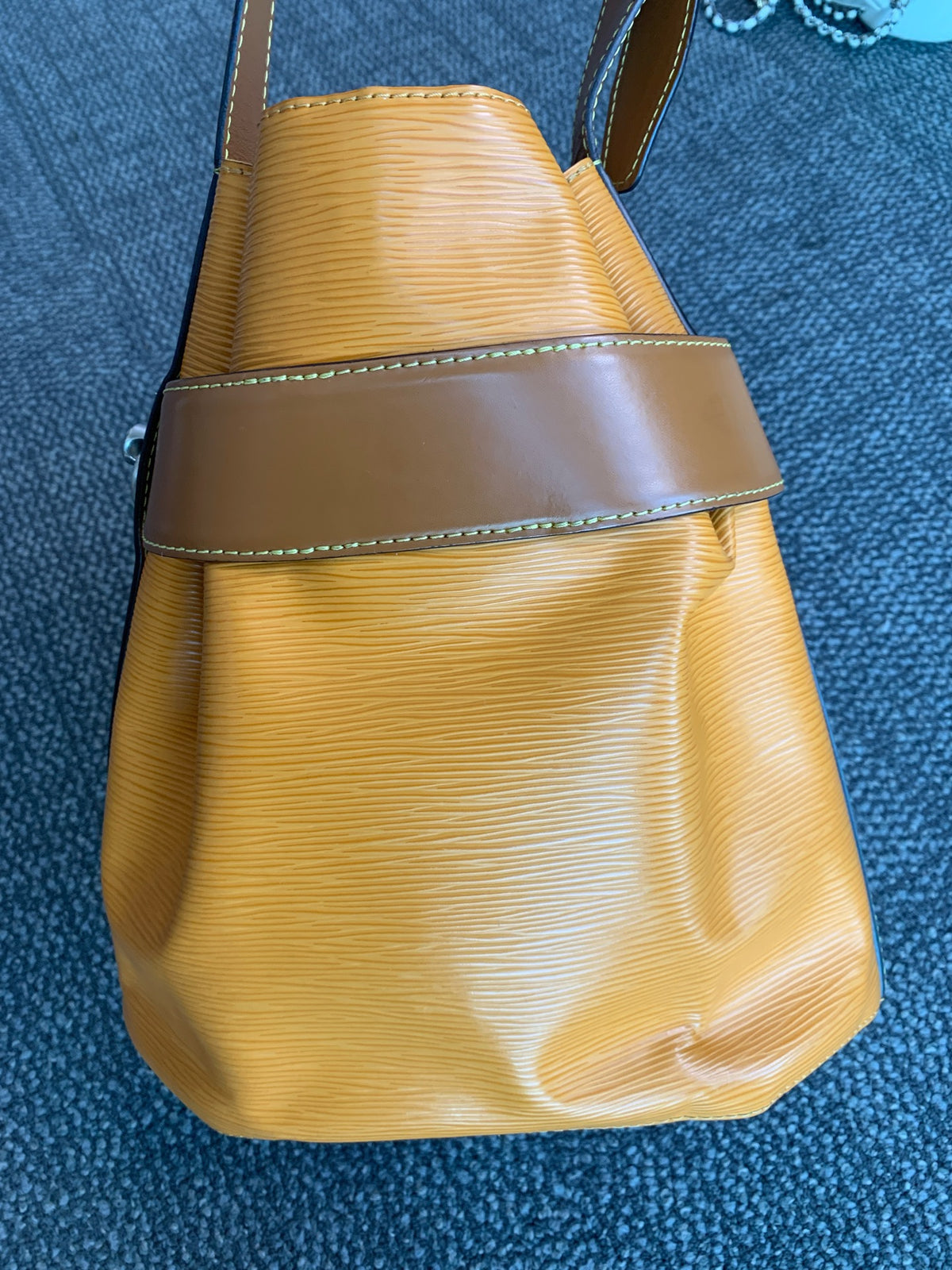 Louis Vuitton - Twist Bucket - Leather - Yellow - (medium)