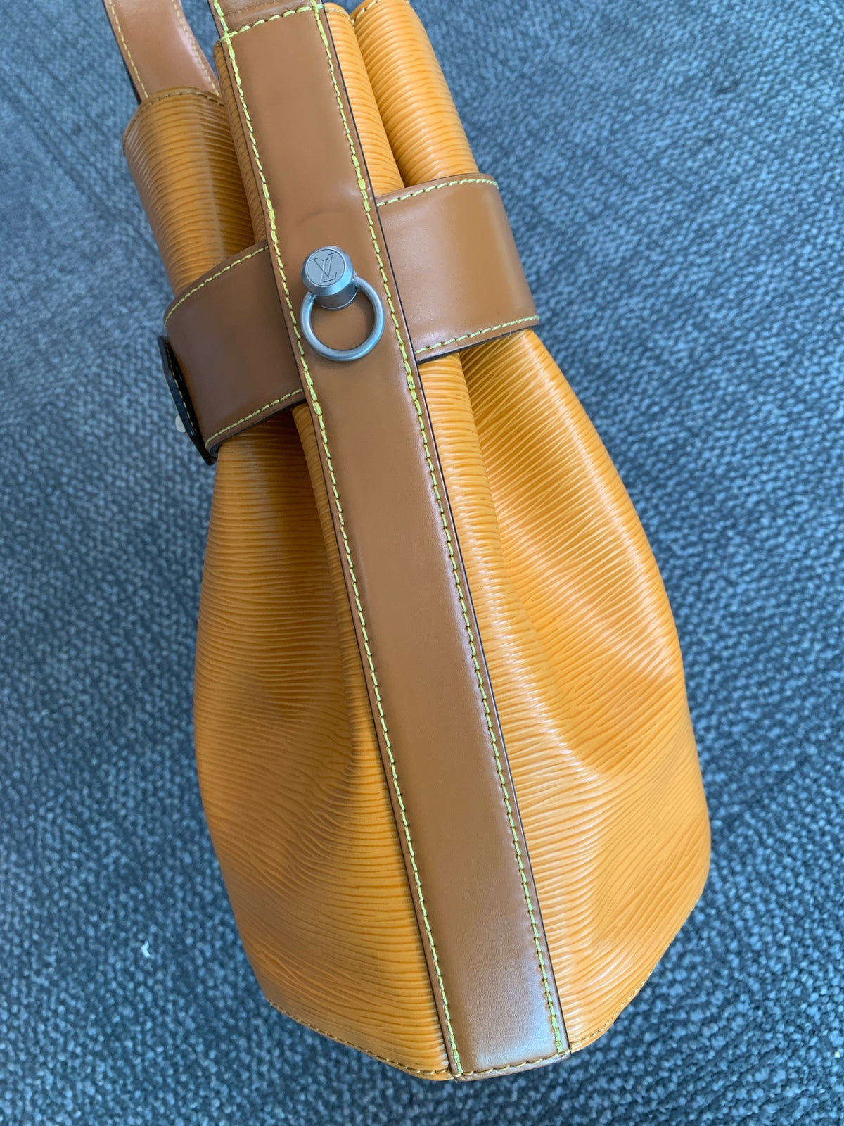 Louis Vuitton - Twist Bucket - Leather - Yellow - (medium)