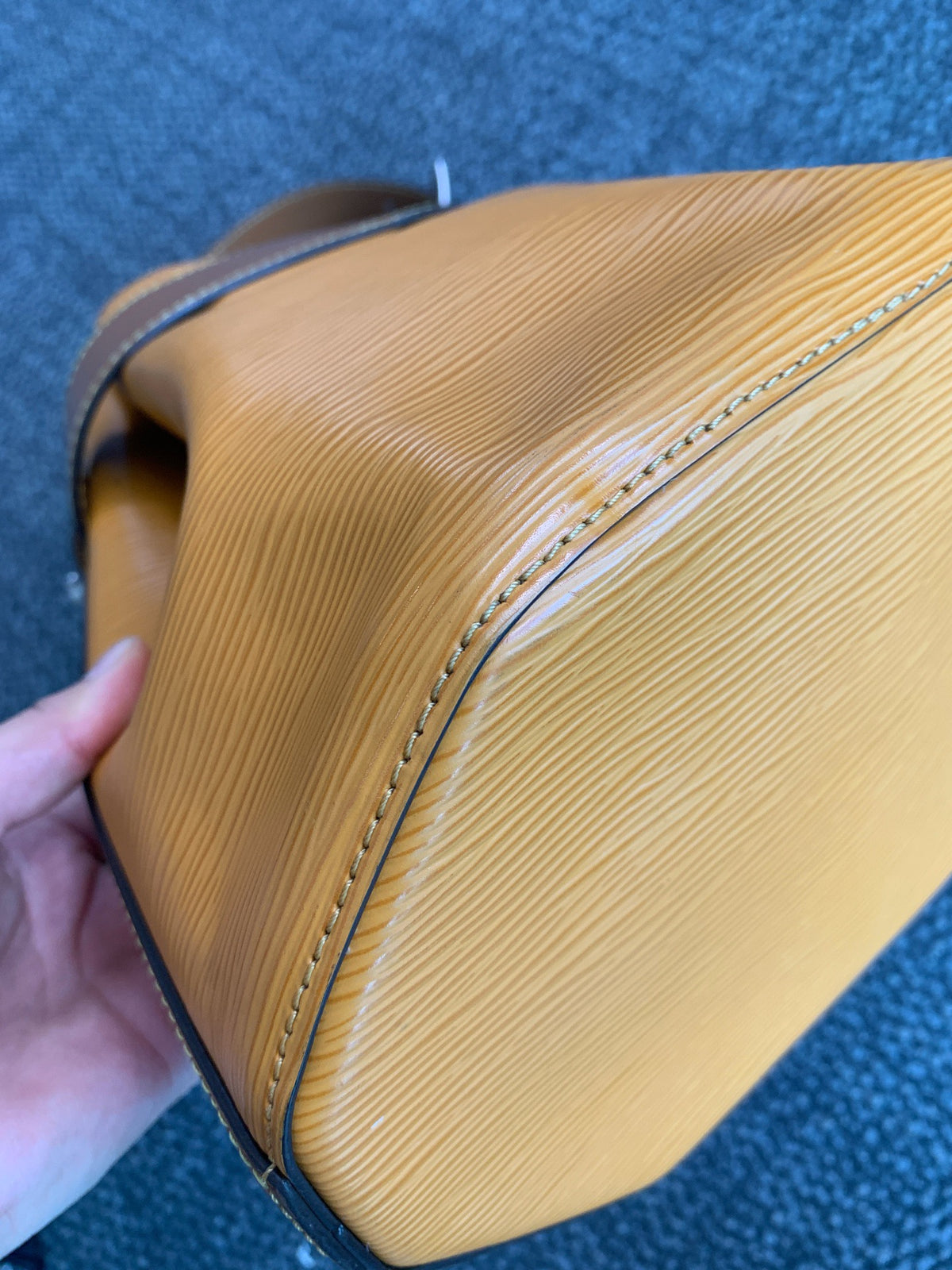 Louis Vuitton - Twist Bucket - Leather - Yellow - (medium)