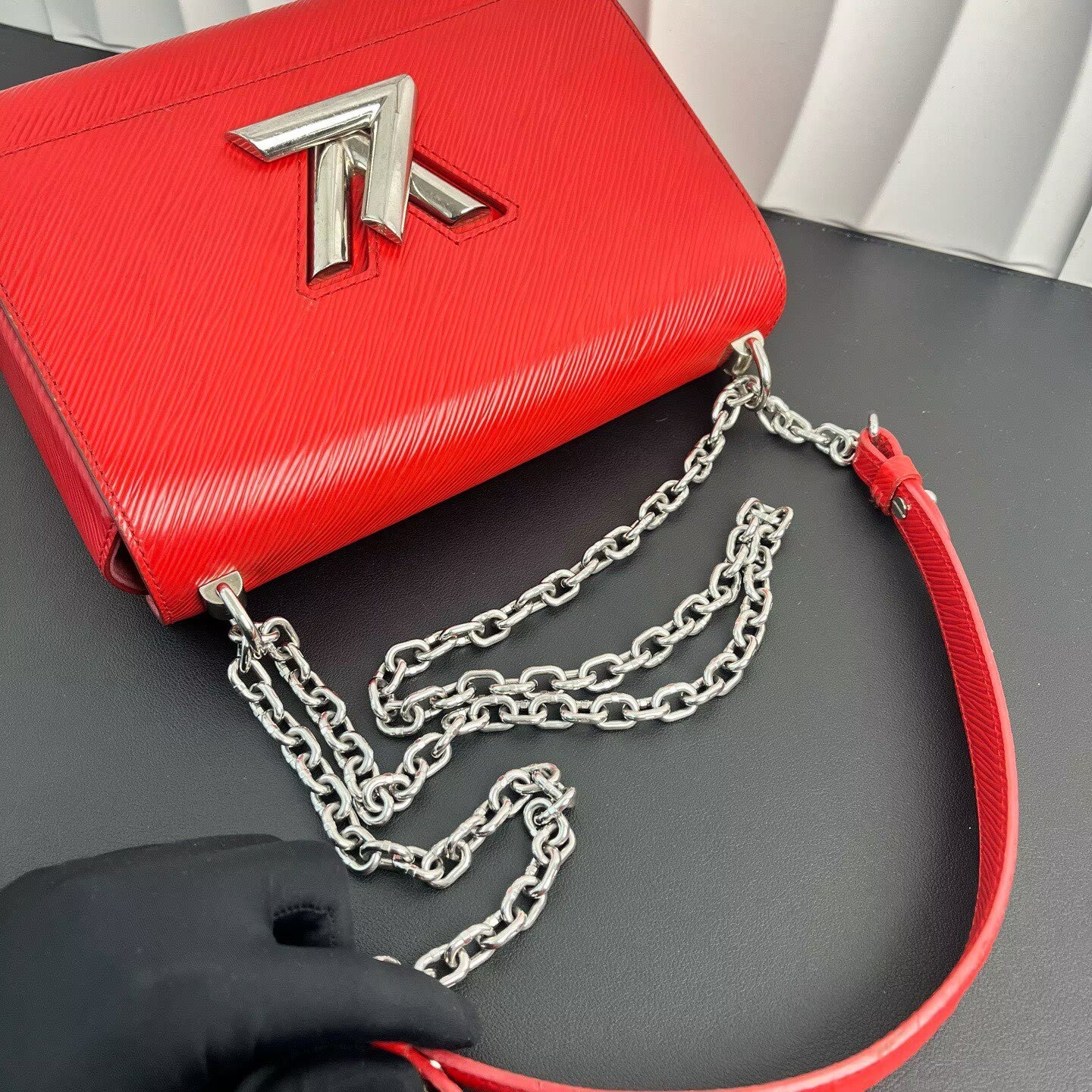 Louis Vuitton - Twist Chain Bag - Epi leather - Red with Silver-Tone Hardware - (medium)