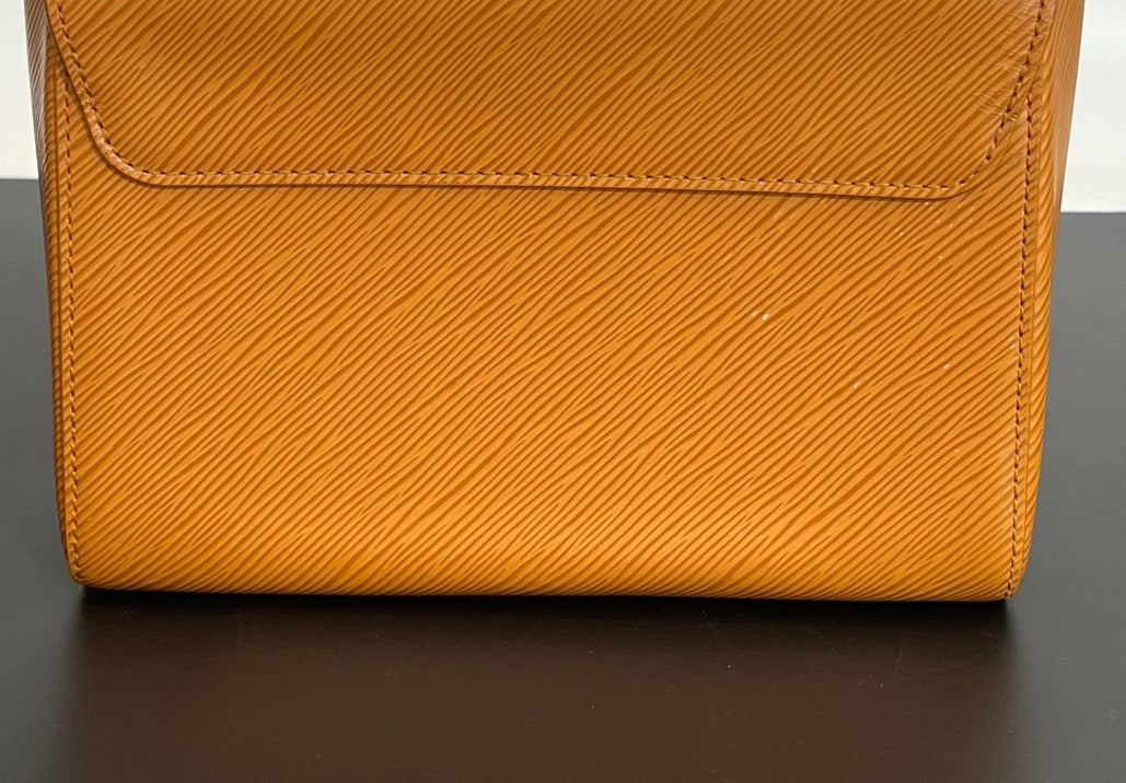 Louis Vuitton - Twist Chip Version - Leather - Camel - (small)