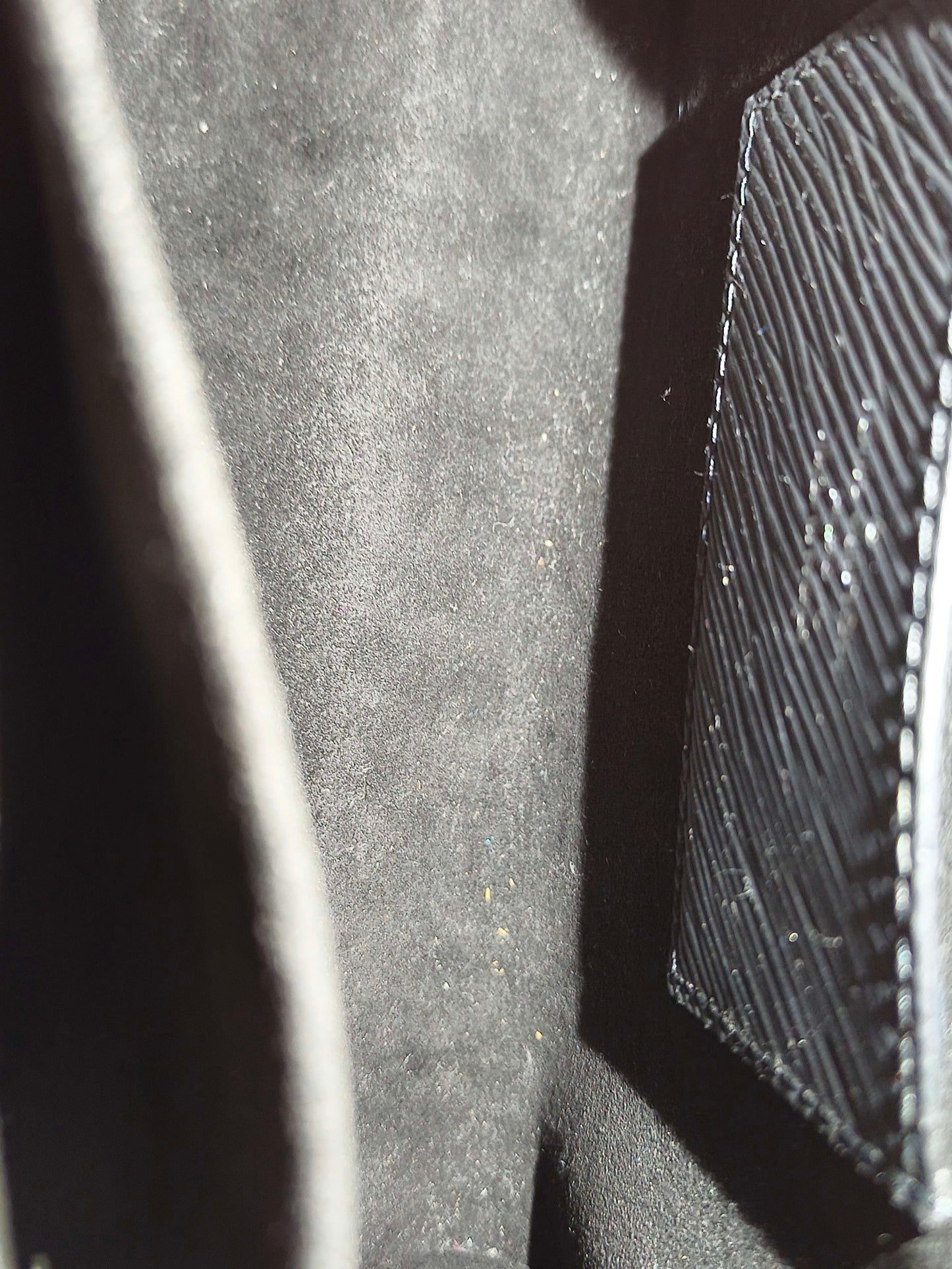 Louis Vuitton - Twist - Epi leather - Black with Silver-Tone Hardware - (Medium)
