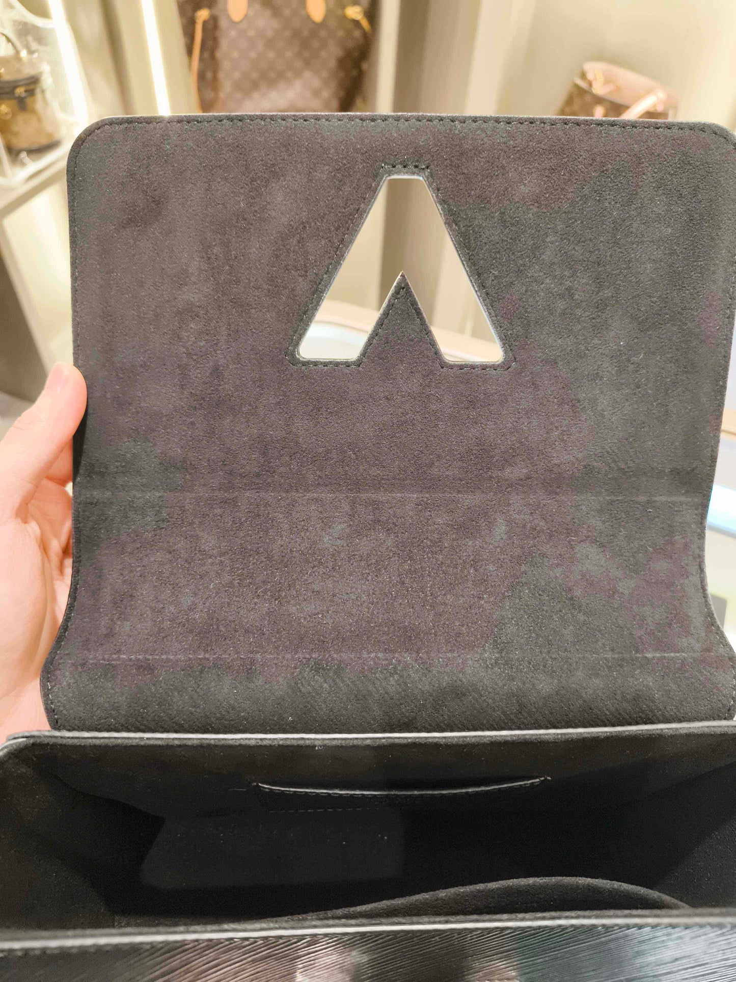 Louis Vuitton - Twist - Epi leather - Black with Silver-Tone Hardware - (Medium)