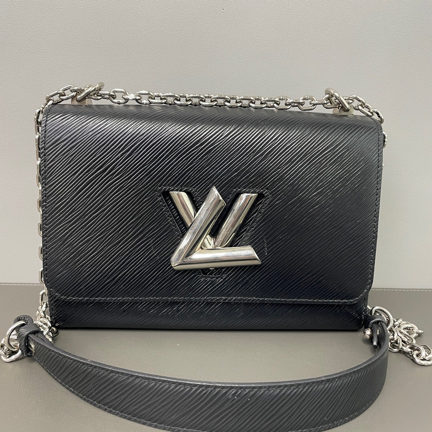 Louis Vuitton - Twist - Leather - Black - (medium)