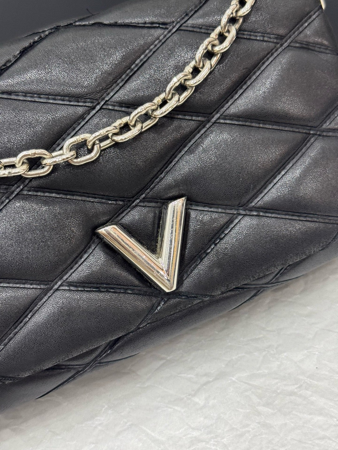 Louis Vuitton - Twist - Leather - Black - (medium)