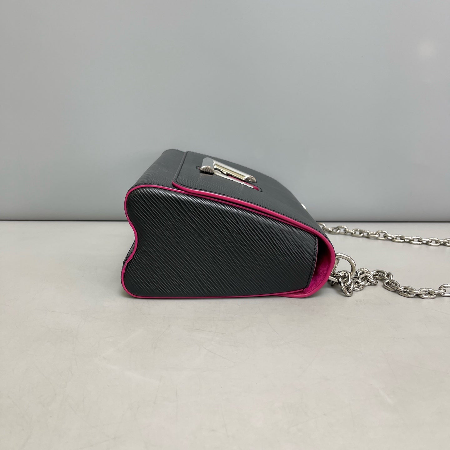 Louis Vuitton - Twist - Leather - Black - (medium)