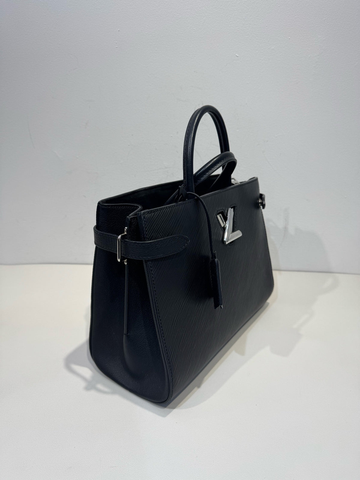 Louis Vuitton - Twist - Leather - Black - (medium)
