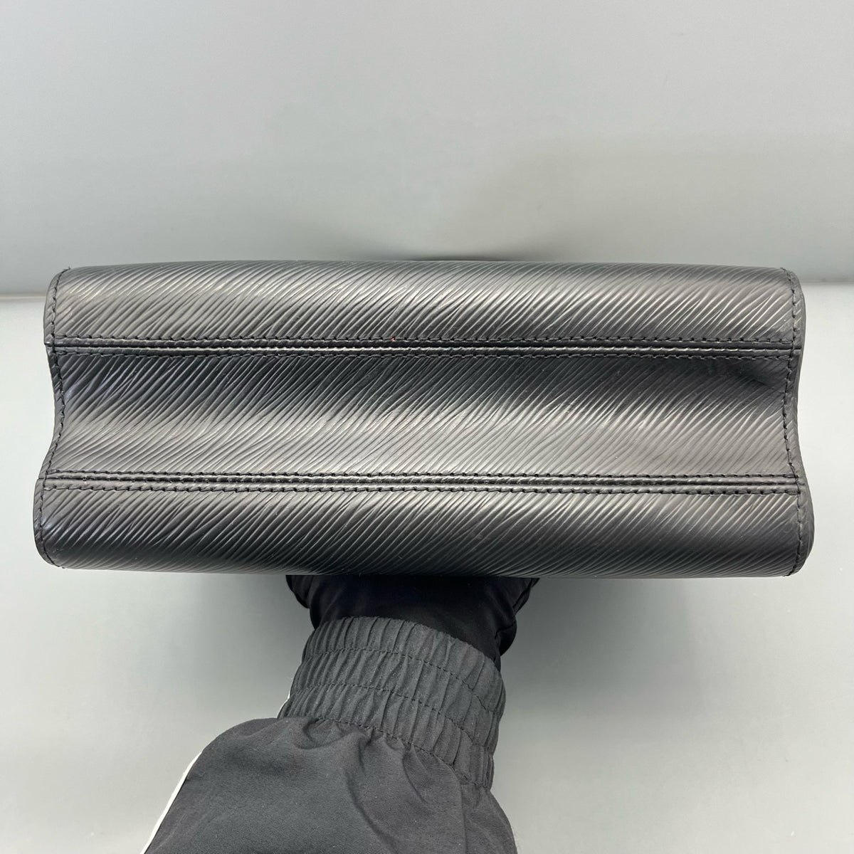 Louis Vuitton - Twist - Leather - Black - (medium)