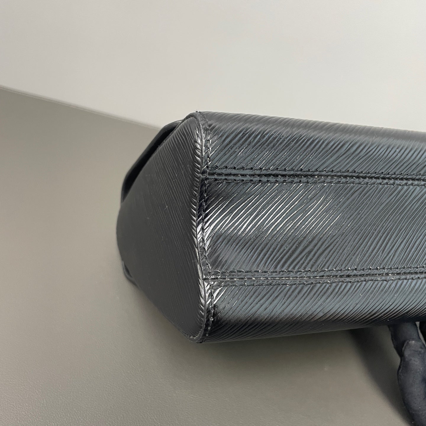 Louis Vuitton - Twist - Leather - Black - (medium)