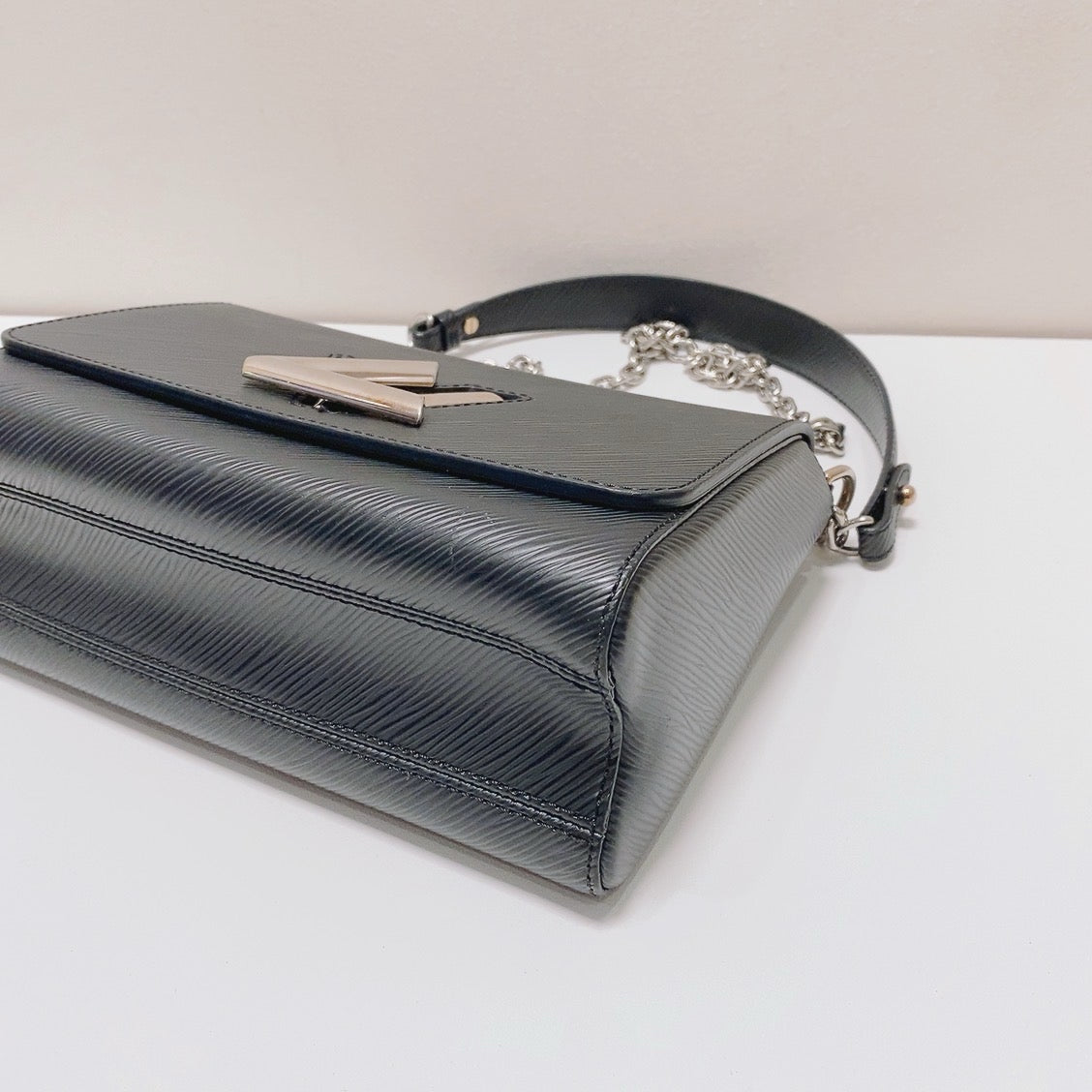 Louis Vuitton - Twist - Leather - Black - (medium)