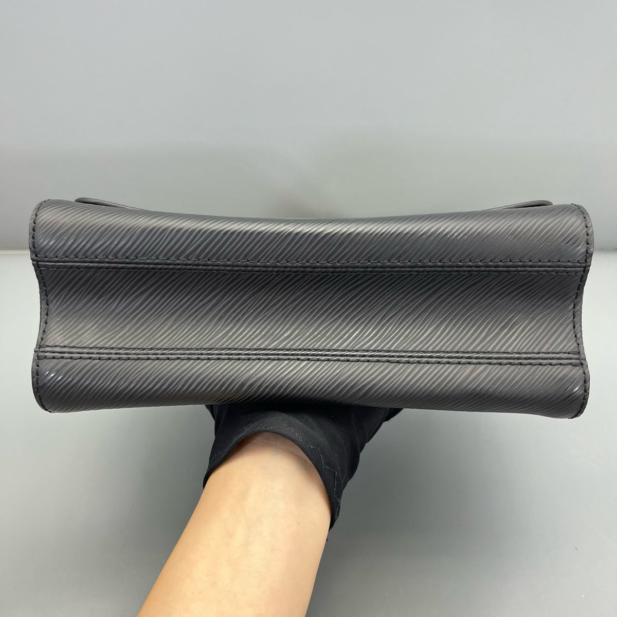 Louis Vuitton - Twist - Leather - Black - (medium)