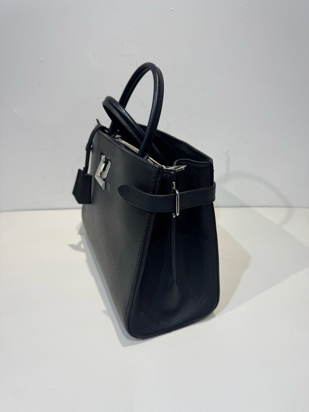 Louis Vuitton - Twist - Leather - Black - (medium)