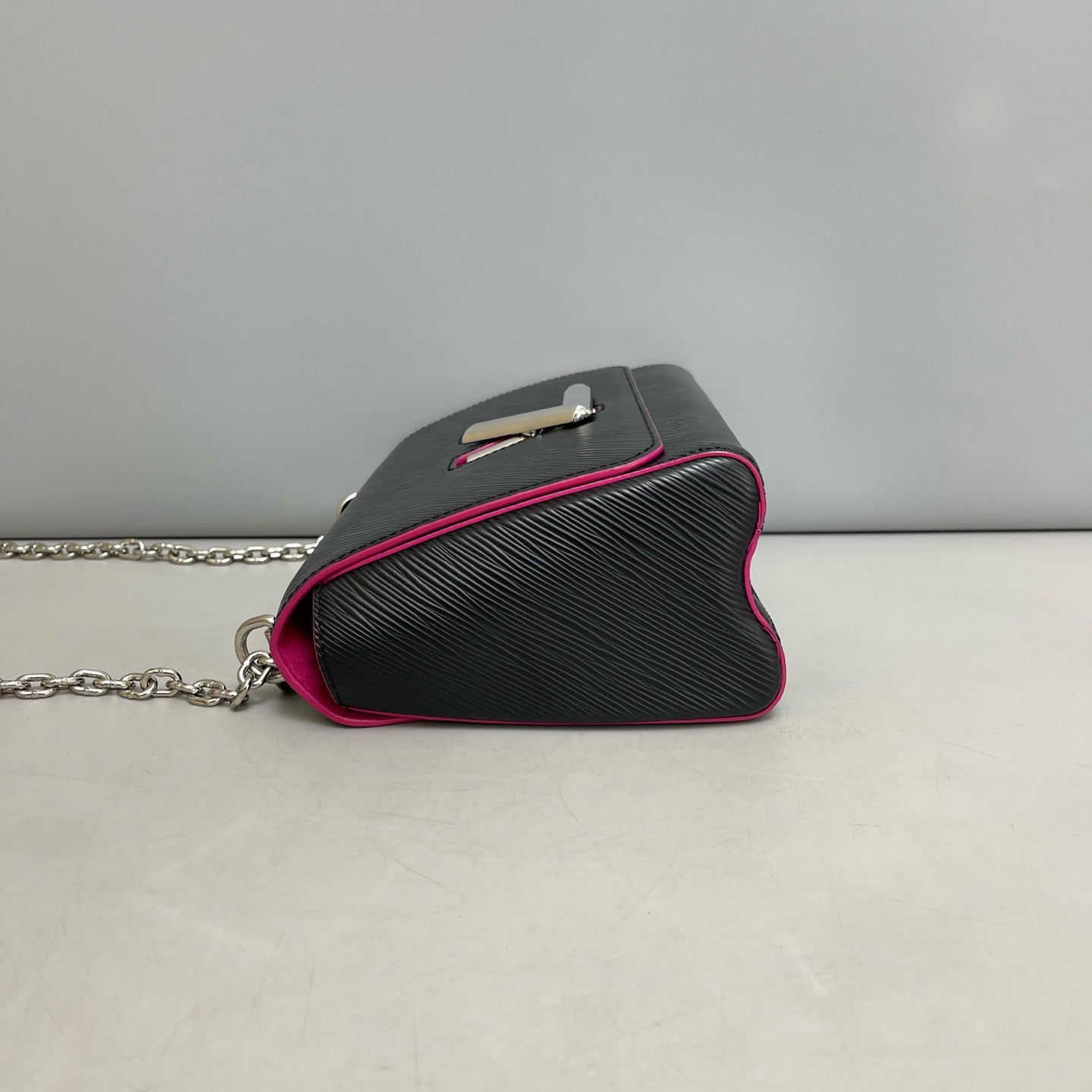 Louis Vuitton - Twist - Leather - Black - (medium)