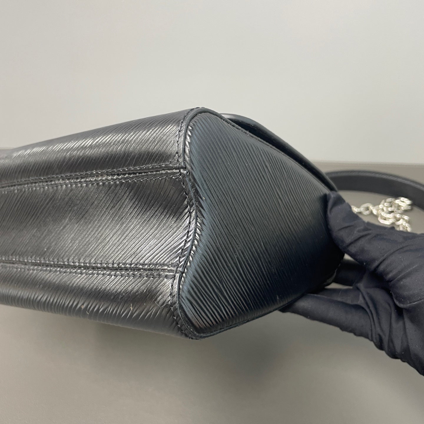 Louis Vuitton - Twist - Leather - Black - (medium)