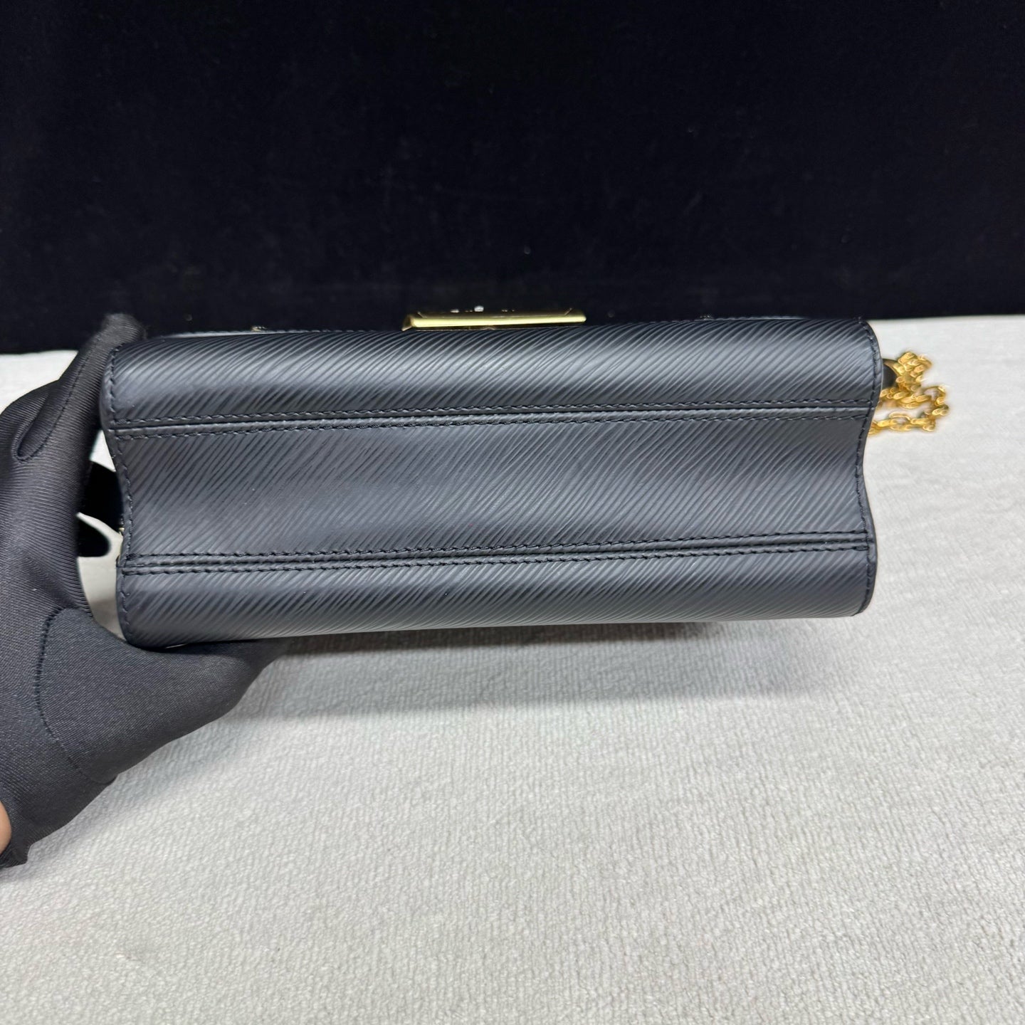 Louis Vuitton - Twist - Leather - Black - (medium)