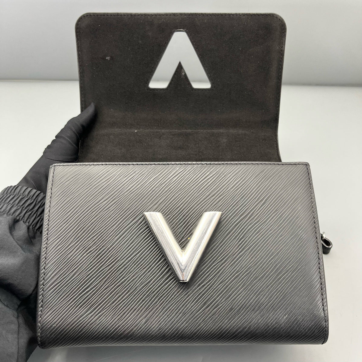 Louis Vuitton - Twist - Leather - Black - (medium)