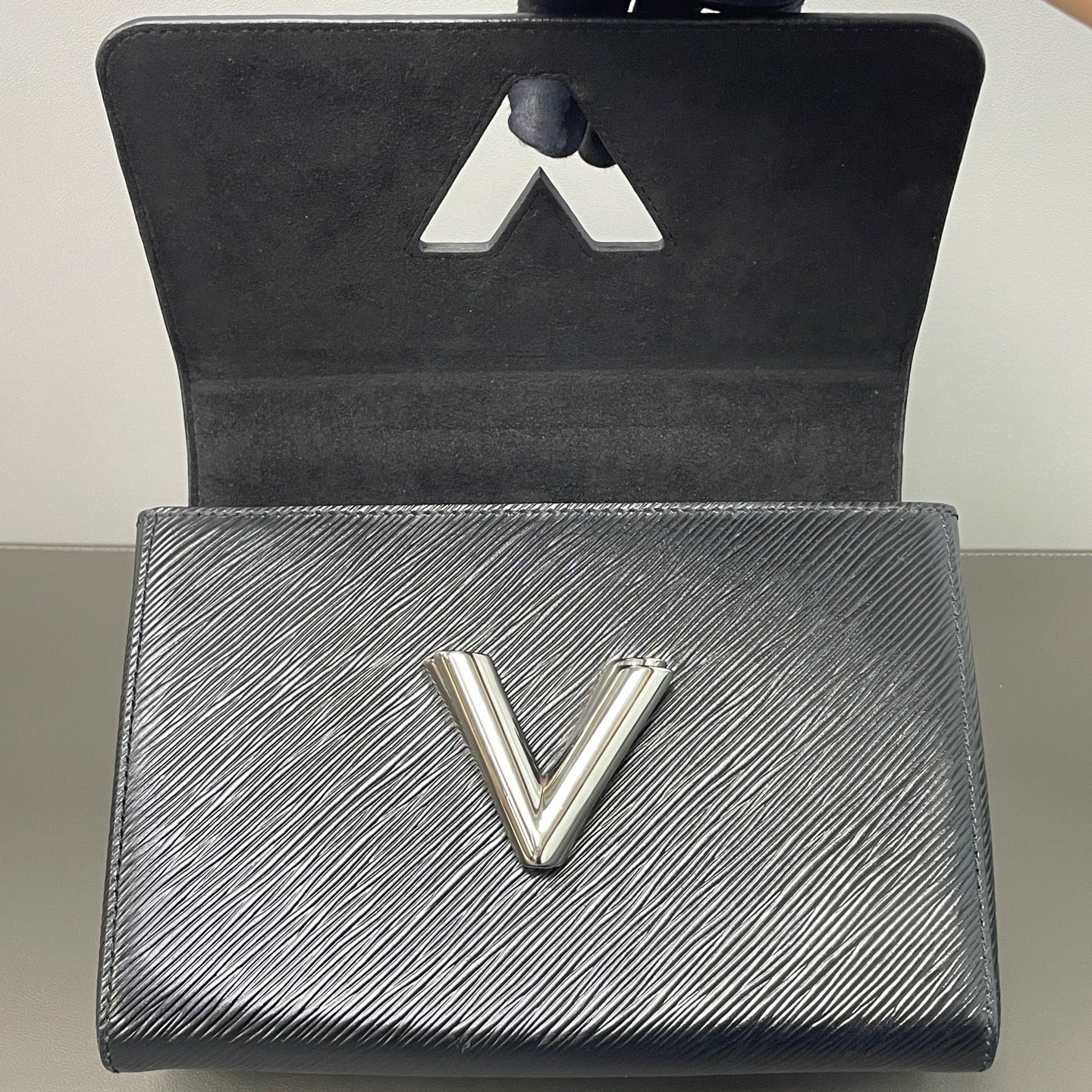 Louis Vuitton - Twist - Leather - Black - (medium)