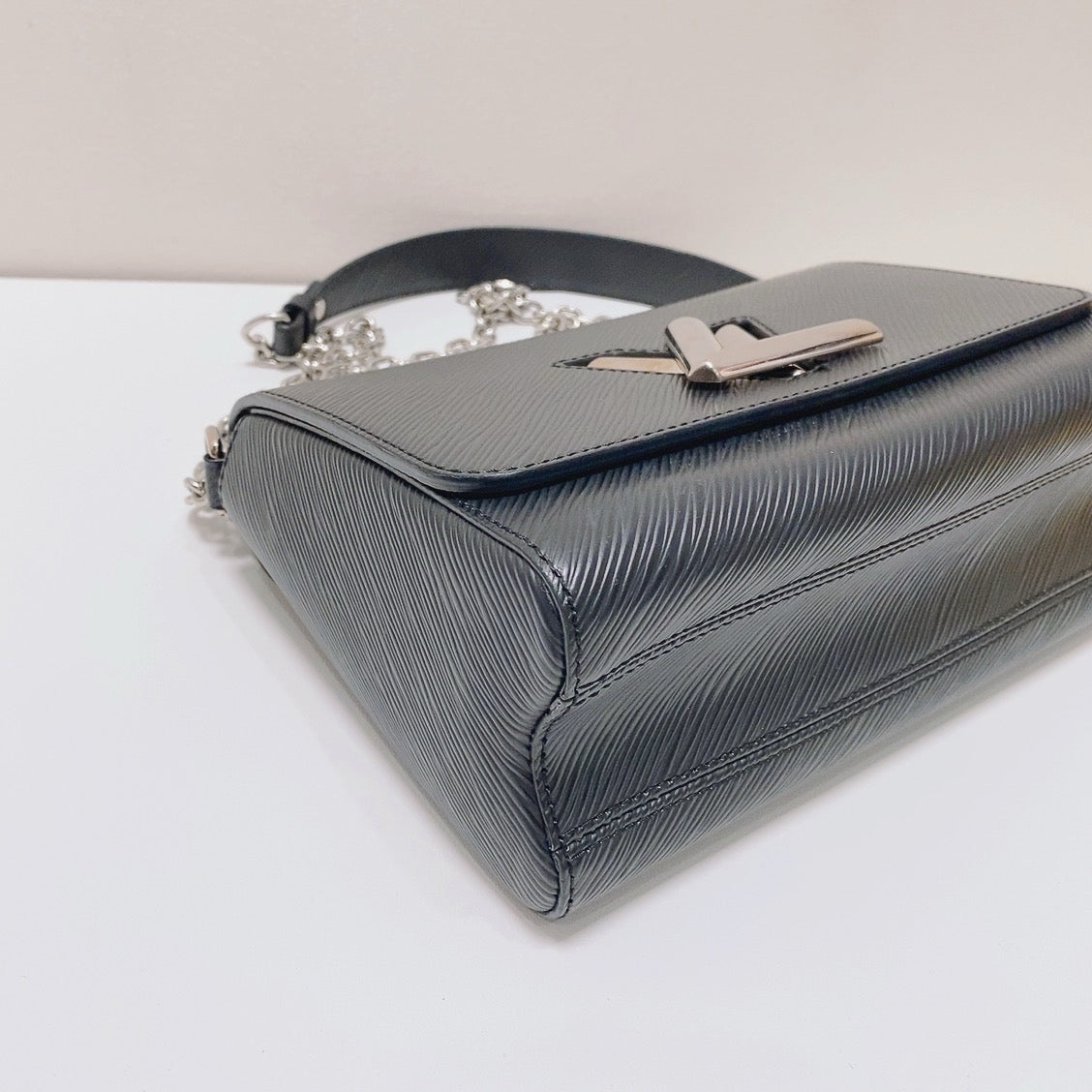 Louis Vuitton - Twist - Leather - Black - (medium)