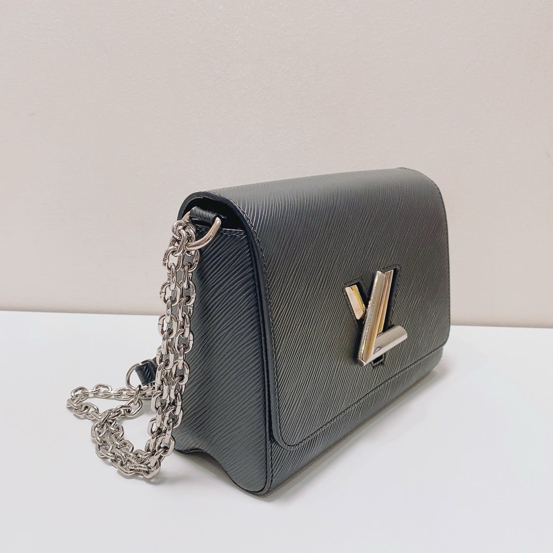 Louis Vuitton - Twist - Leather - Black - (medium)