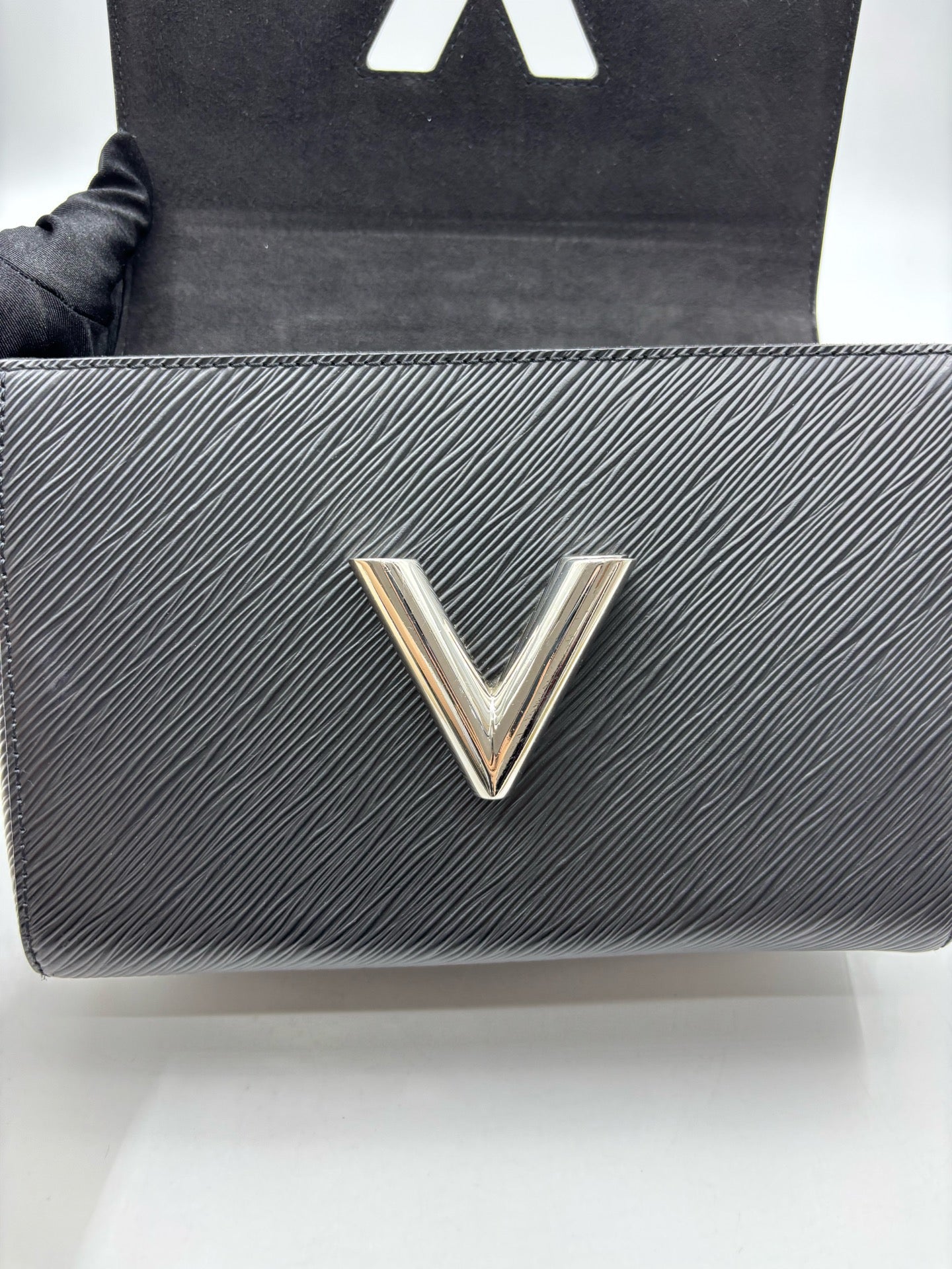 Louis Vuitton - Twist - Leather - Black - (medium)