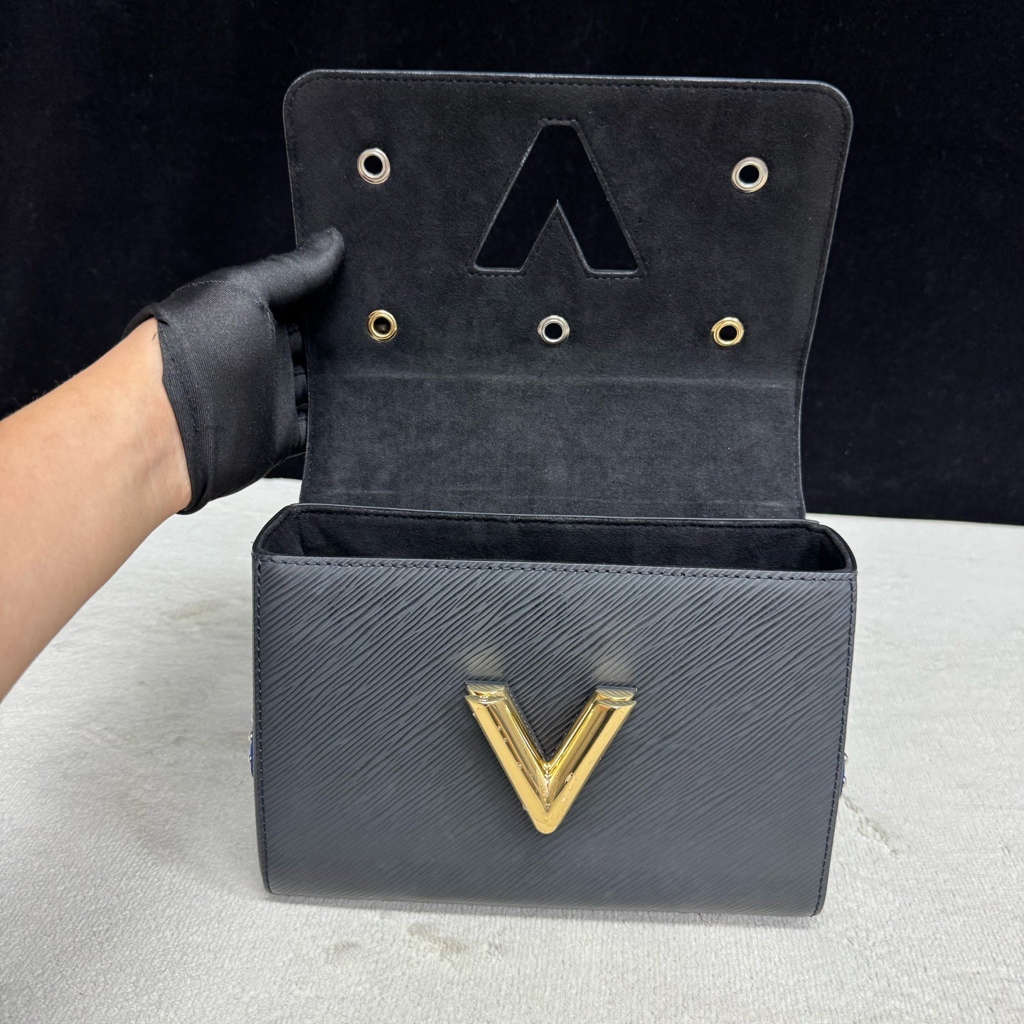 Louis Vuitton - Twist - Leather - Black - (medium)