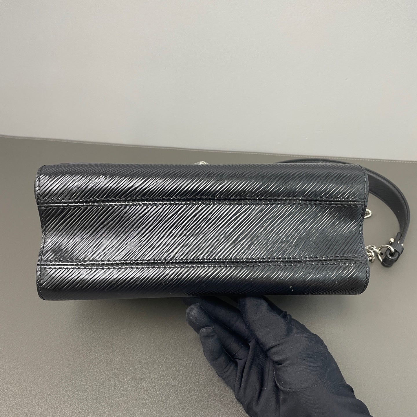 Louis Vuitton - Twist - Leather - Black - (medium)