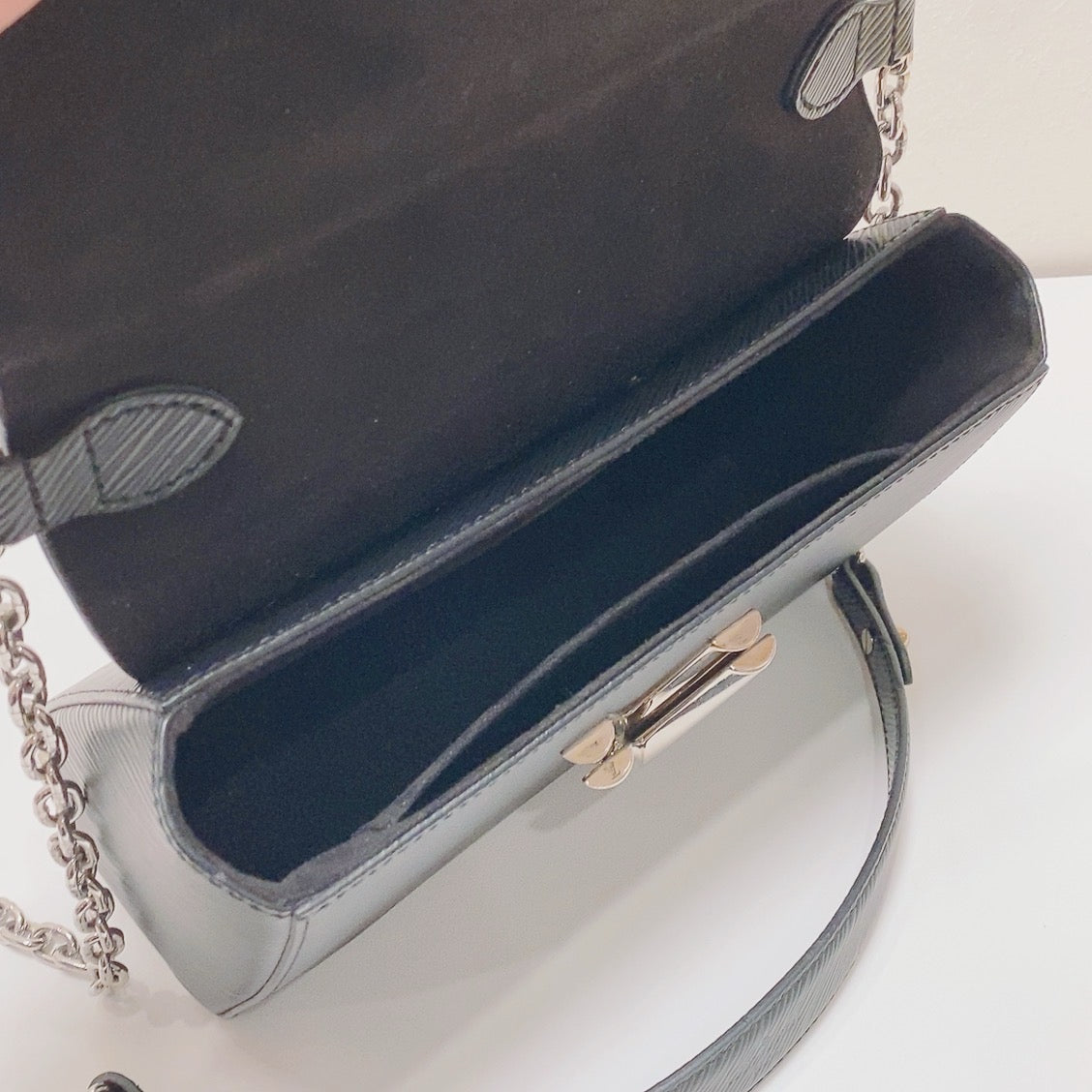 Louis Vuitton - Twist - Leather - Black - (medium)