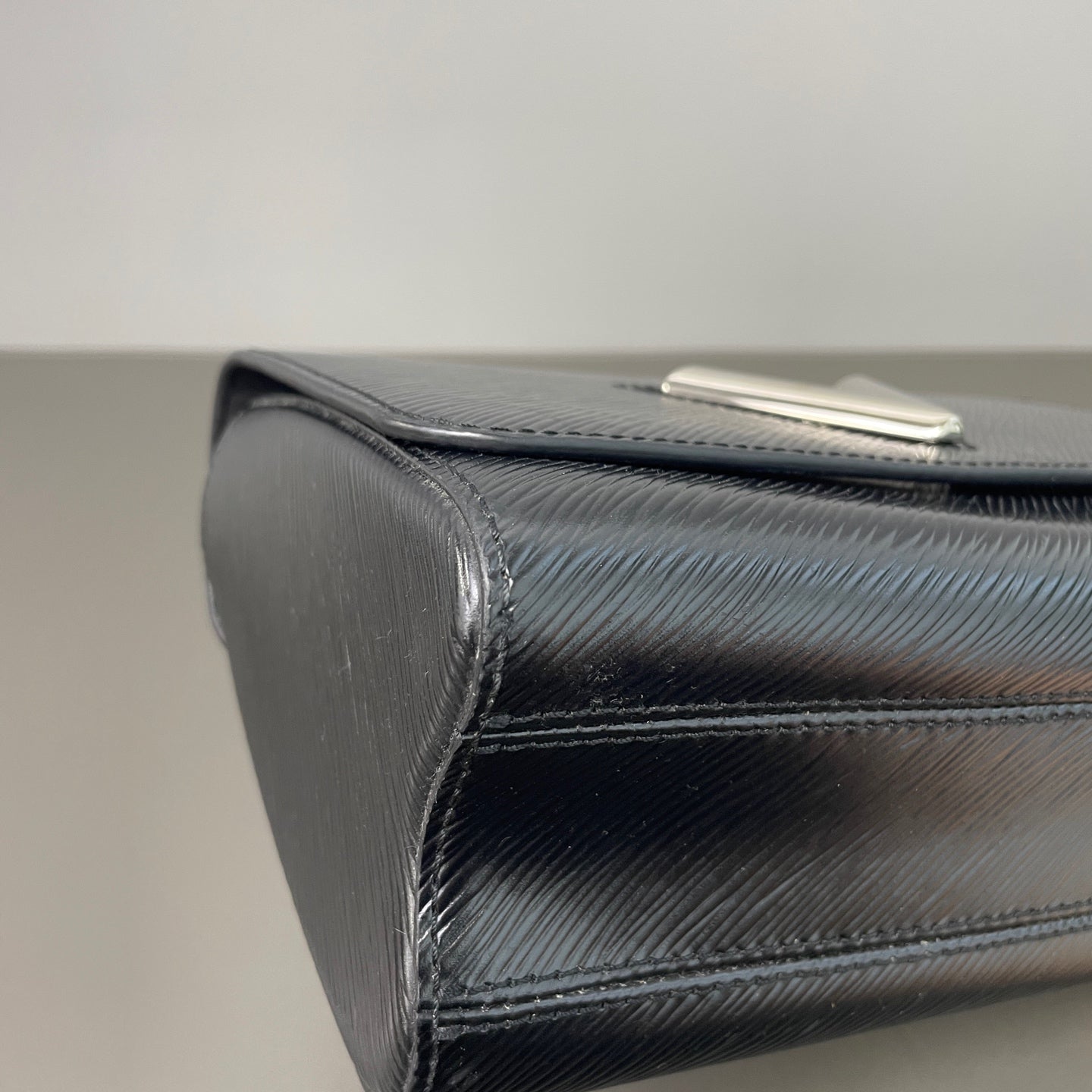 Louis Vuitton - Twist - Leather - Black - (medium)