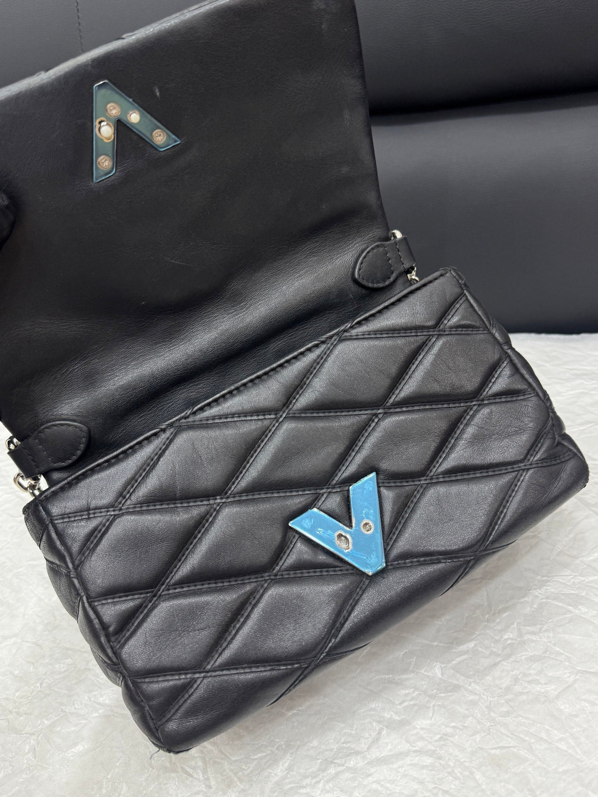 Louis Vuitton - Twist - Leather - Black - (medium)