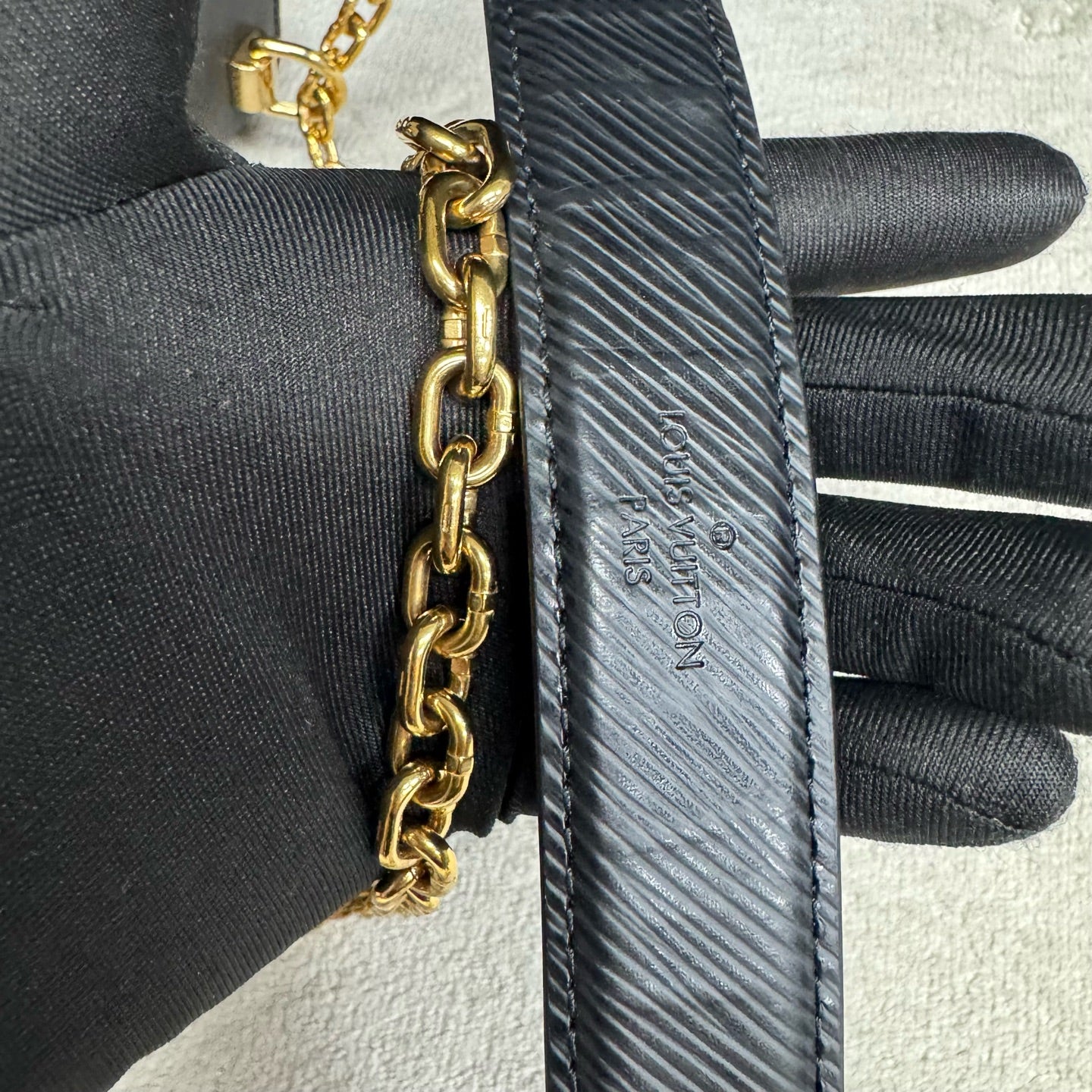 Louis Vuitton - Twist - Leather - Black - (medium)