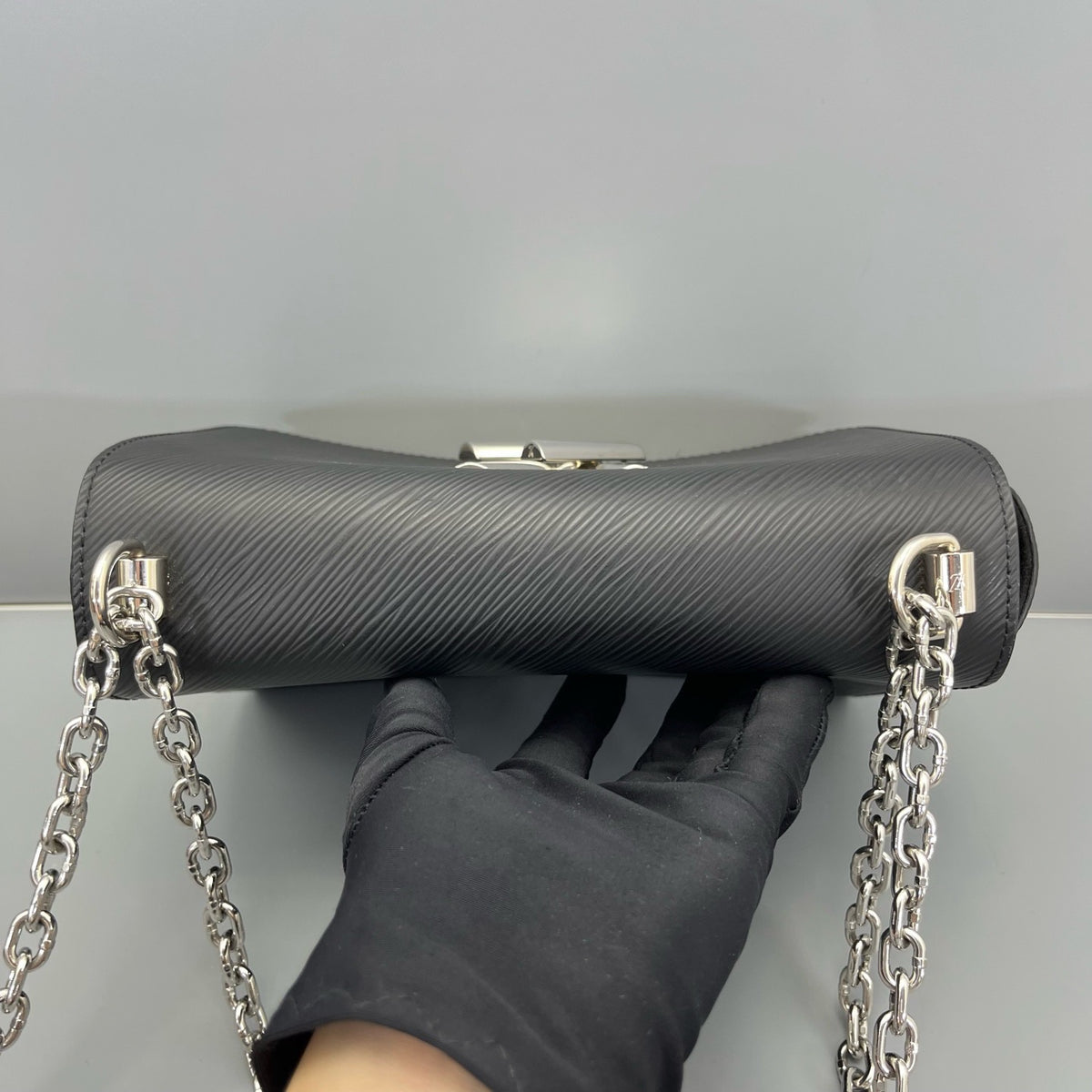 Louis Vuitton - Twist - Leather - Black - (medium)