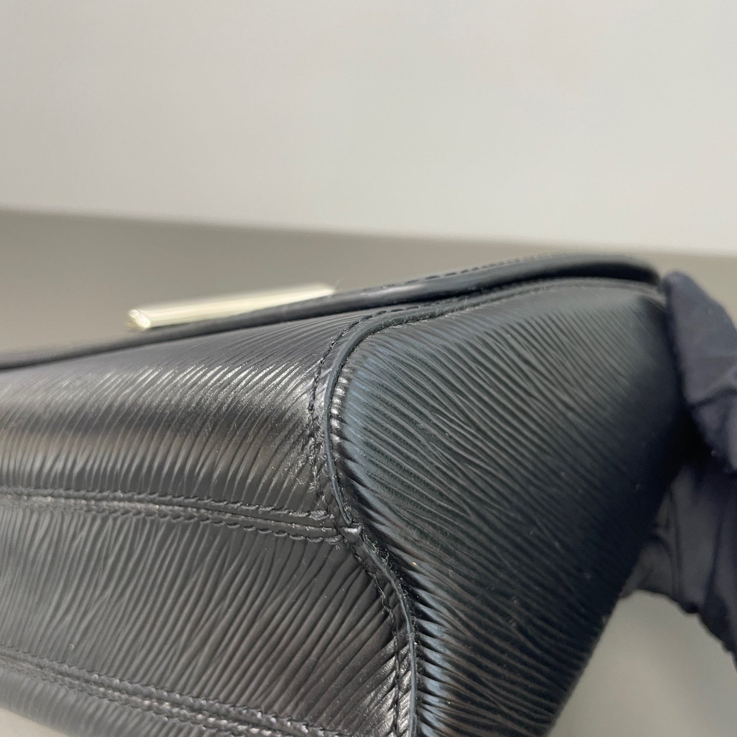 Louis Vuitton - Twist - Leather - Black - (medium)