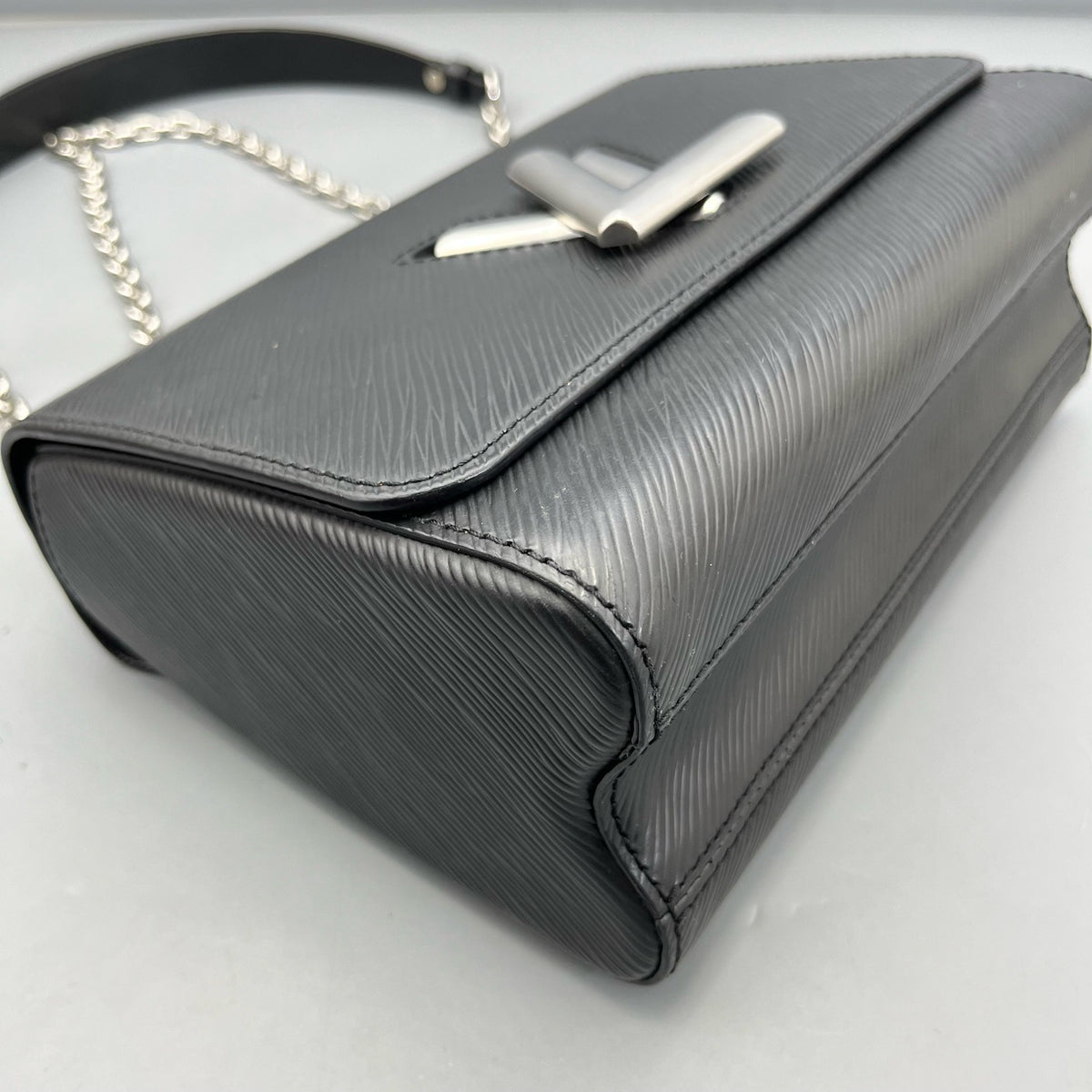 Louis Vuitton - Twist - Leather - Black - (medium)
