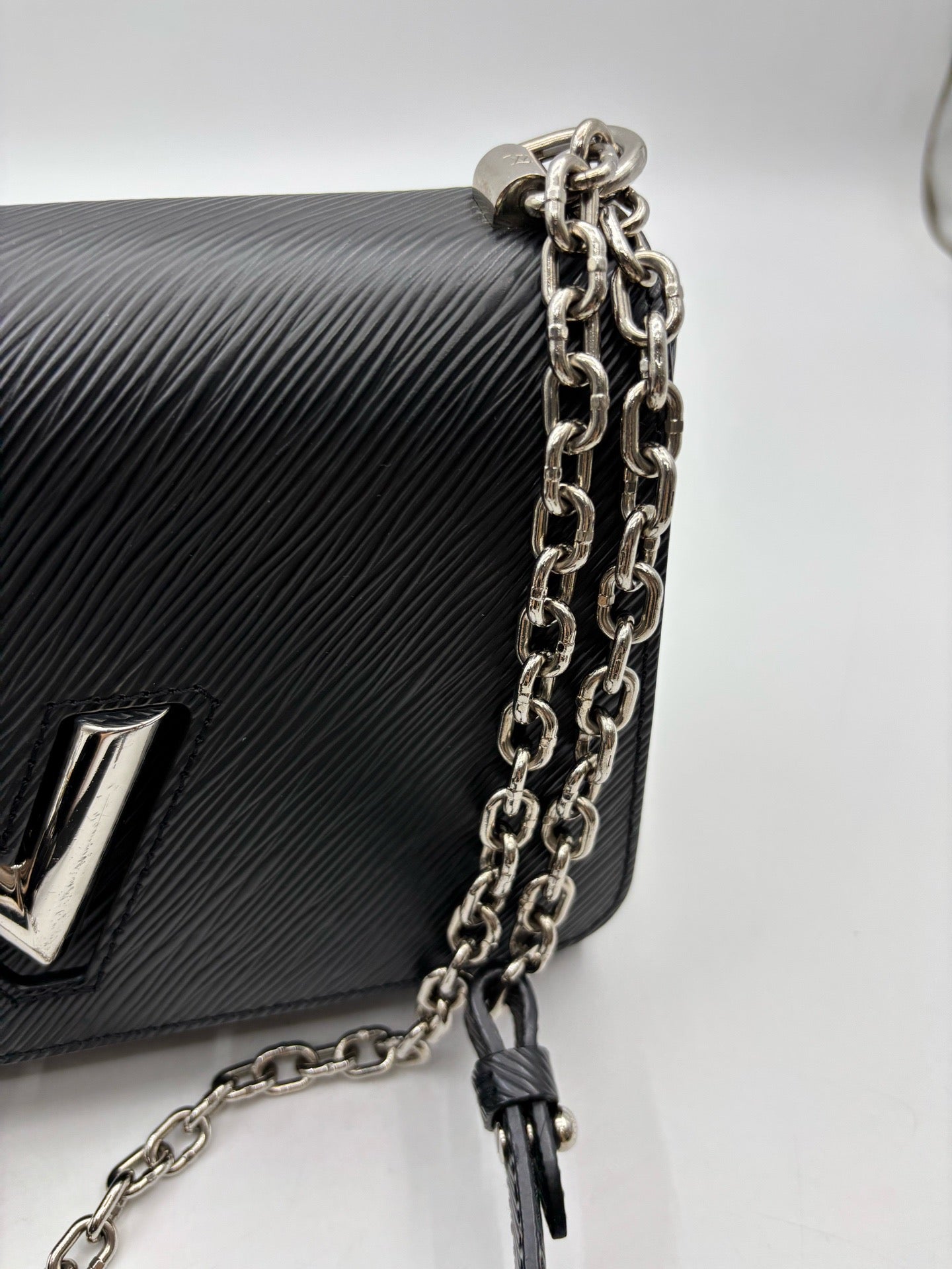 Louis Vuitton - Twist - Leather - Black - (medium)