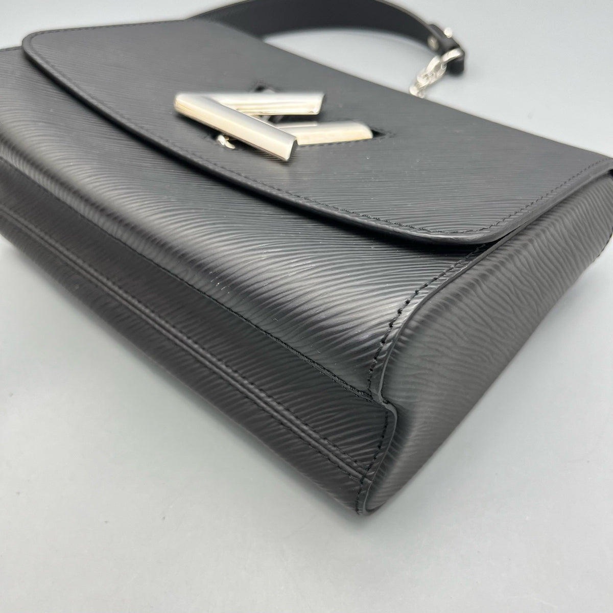 Louis Vuitton - Twist - Leather - Black - (medium)