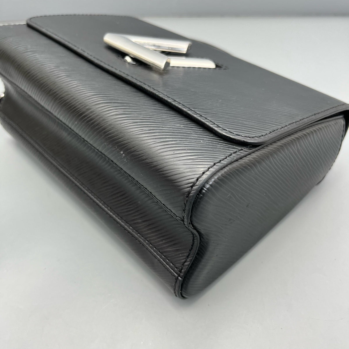 Louis Vuitton - Twist - Leather - Black - (medium)