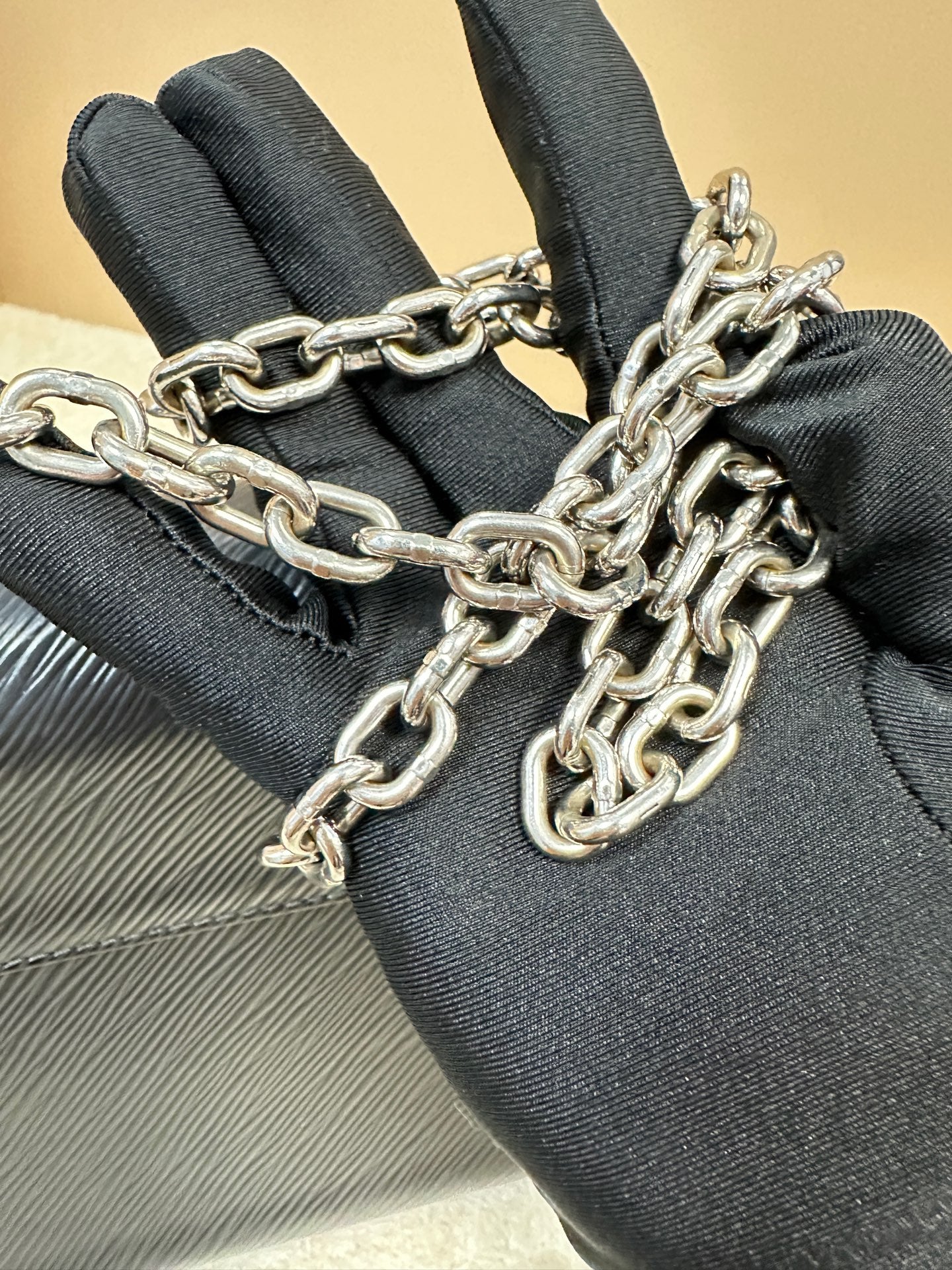 Louis Vuitton - Twist - Leather - Black - (medium)