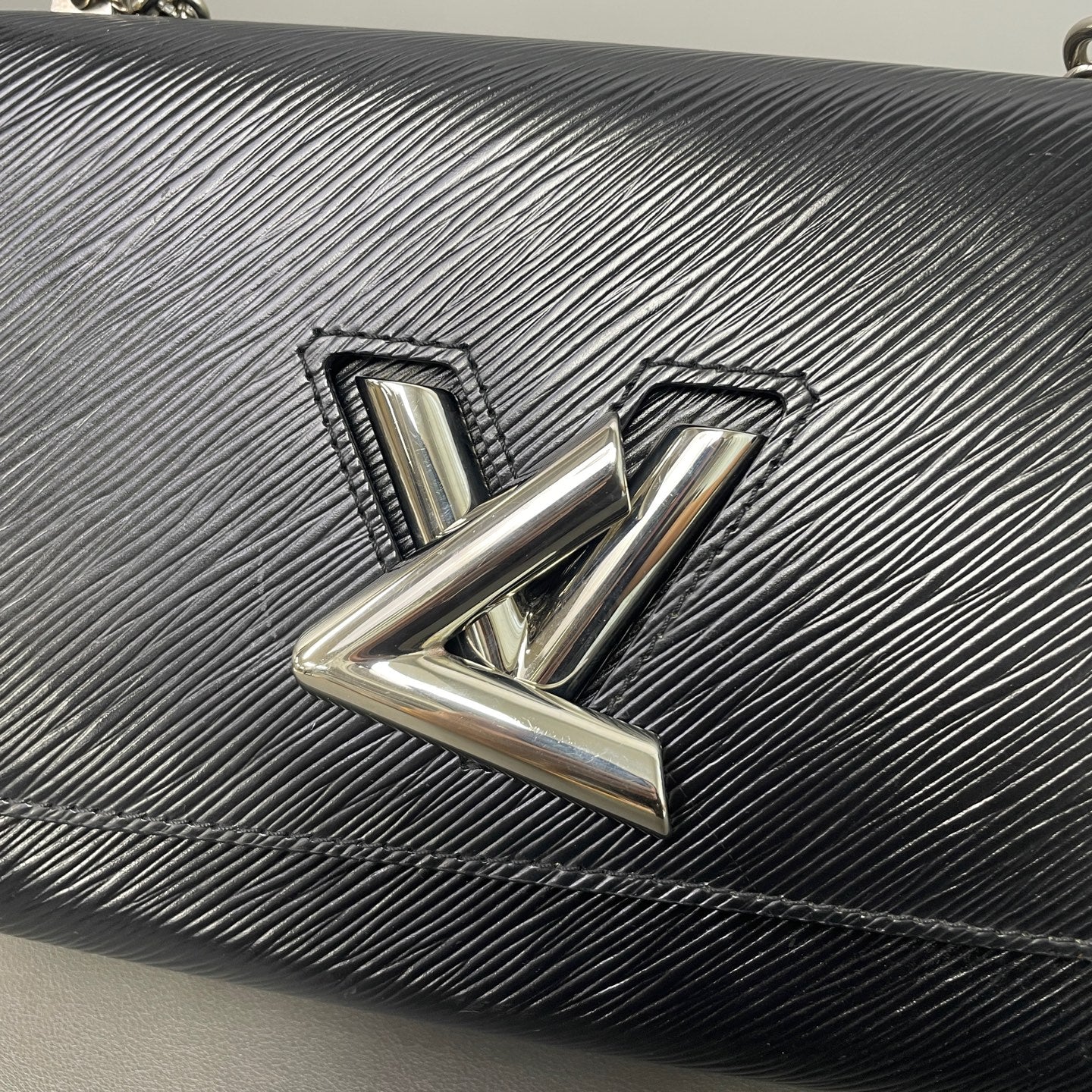 Louis Vuitton - Twist - Leather - Black - (medium)