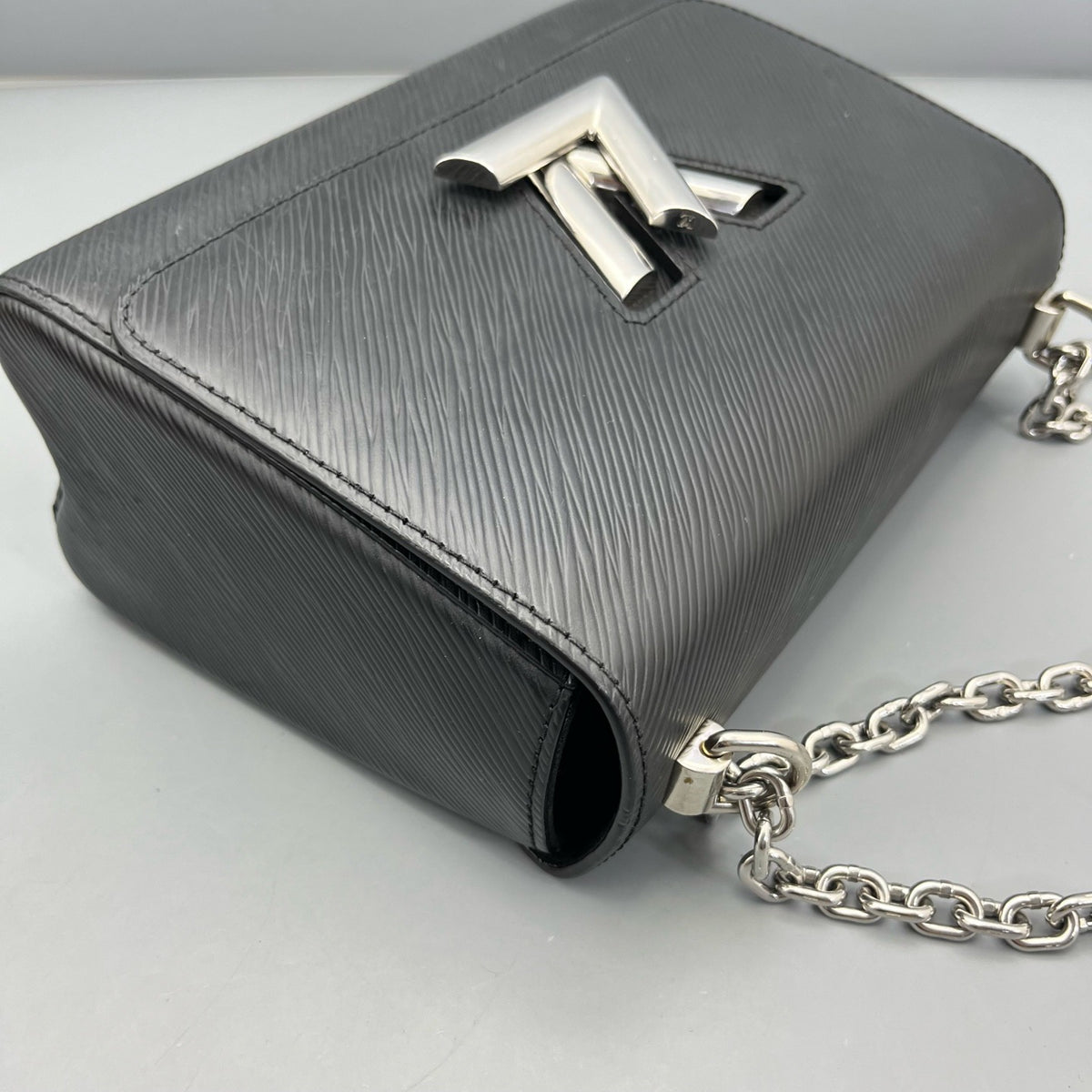 Louis Vuitton - Twist - Leather - Black - (medium)